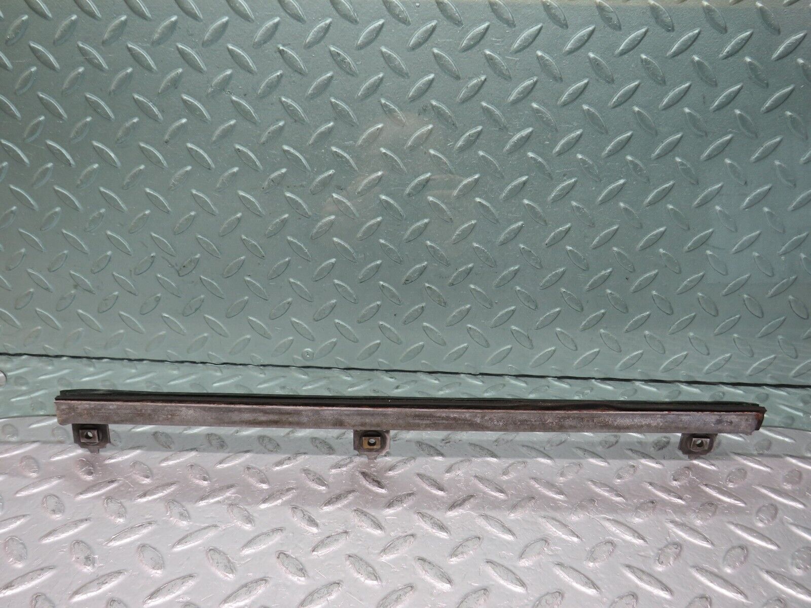 37874 Mercedes-Benz A124 320E Cabriolet Front Right Door Window Glass