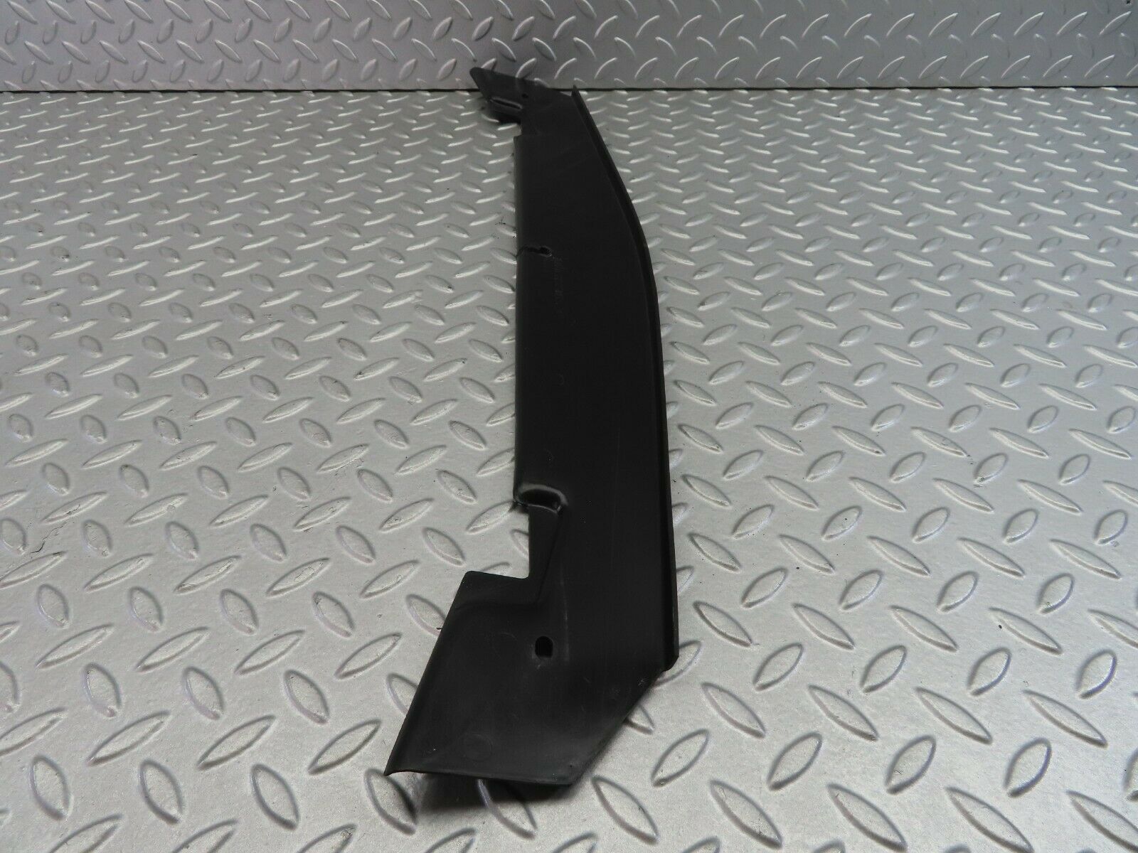 7522 Mercedes-Benz S123 230TE Wagon Front Bumper Centre Filler Trim 1238853023