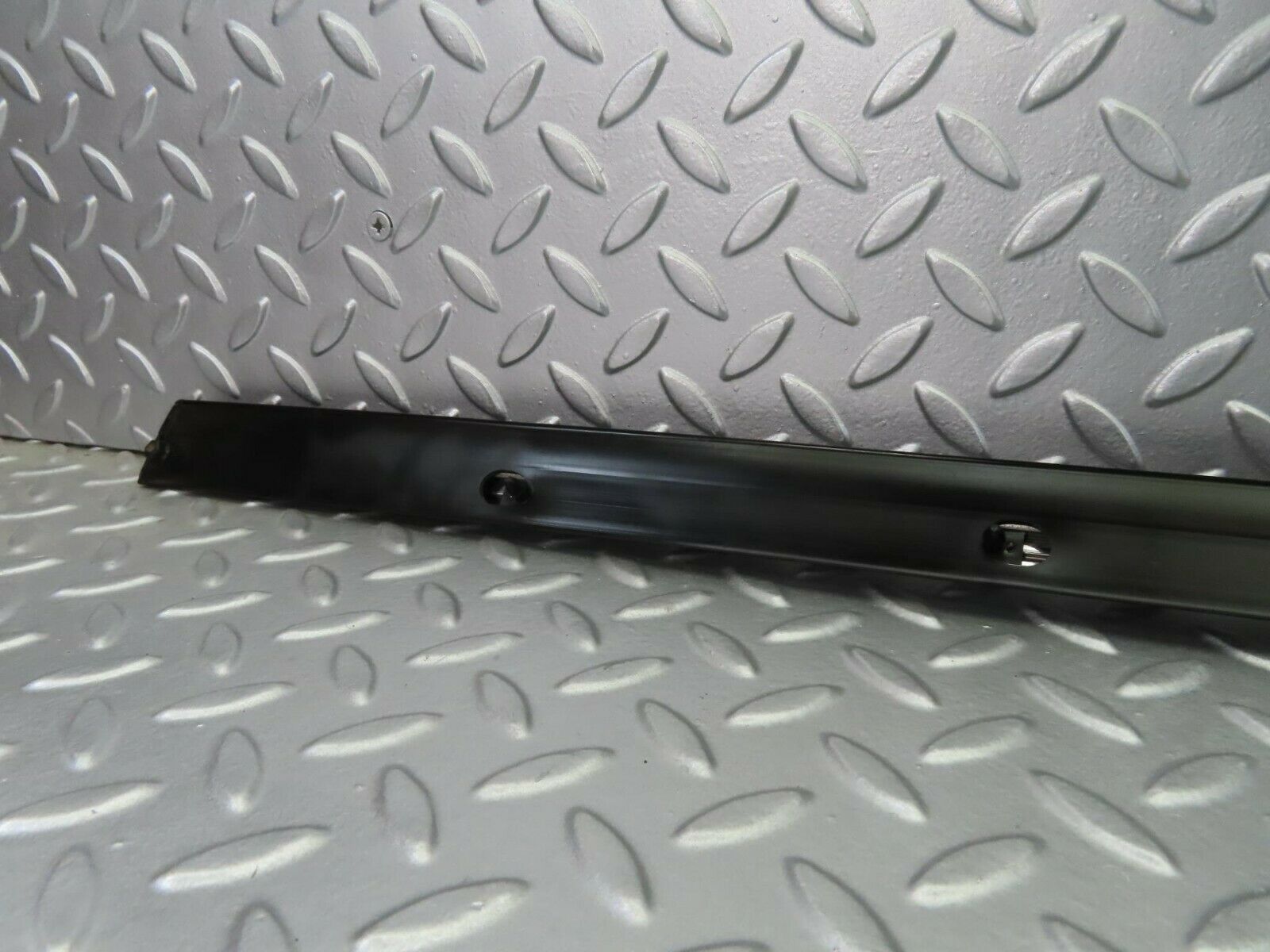 10296 Mercedes-Benz C107 Coupe Right Door Centre Moulding Trim