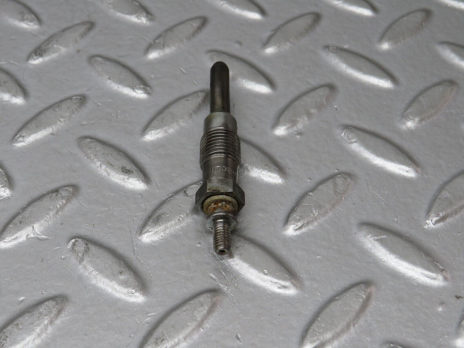 32896 Mercedes-Benz W123 300D Glow Plug Bosch Y-902R 046