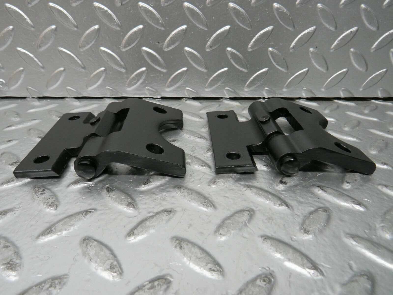 23376 Mercedes-Benz W116 350SE Right Door Hinges Pair