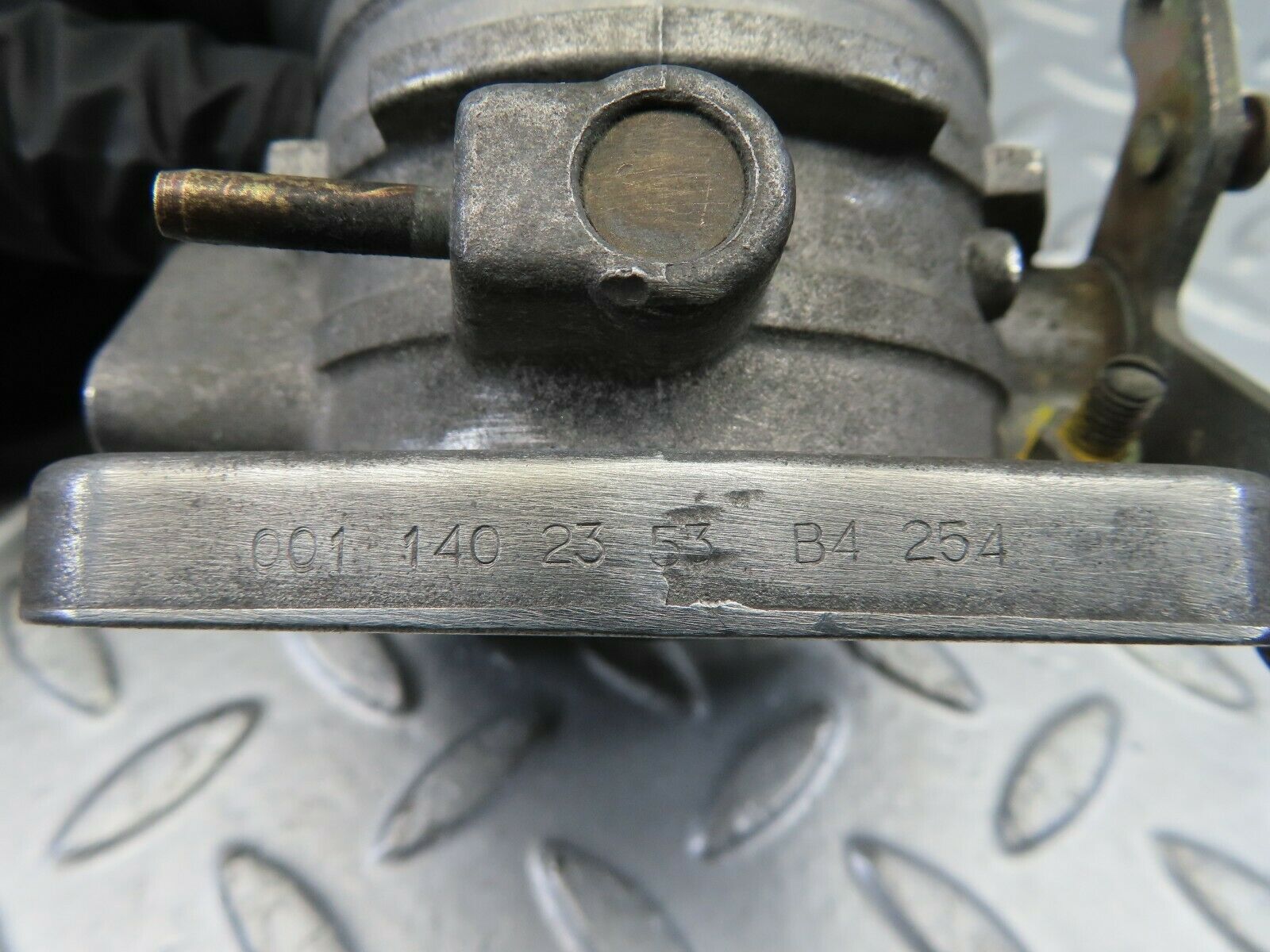 9231 Mercedes-Benz W123 Throttle Body 0011402353