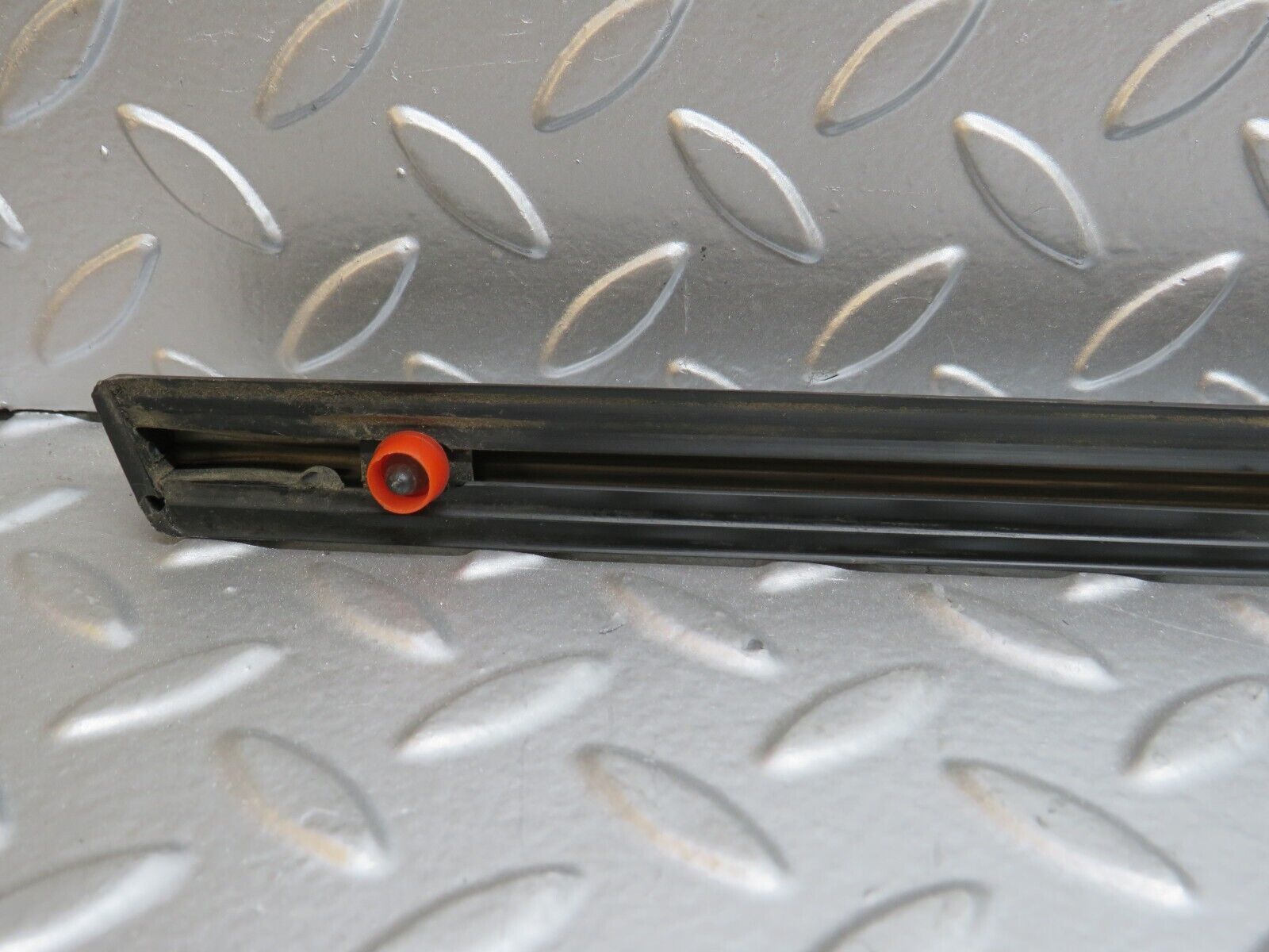 27959 Mercedes-Benz W123 280E Rear Left Fender Wing Centre Moulding Trim