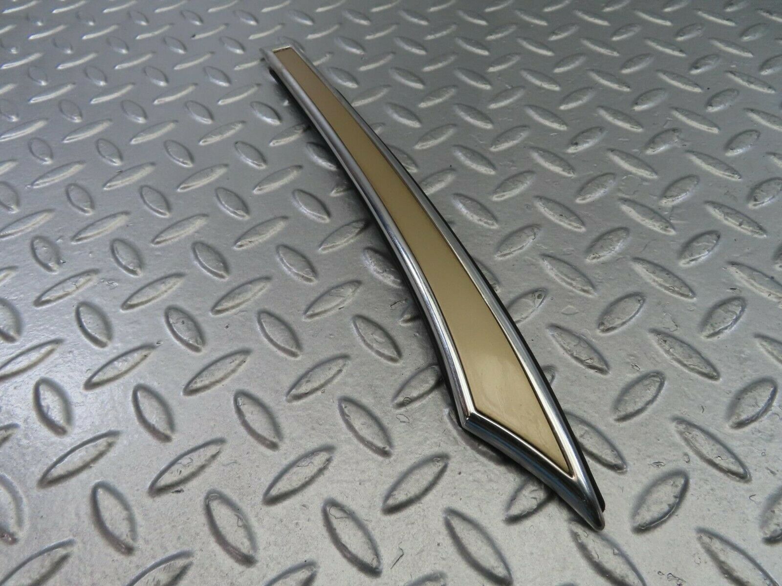 10861 Mercedes-Benz W123 230E C Pillar Exterior Trim Right 1236981097