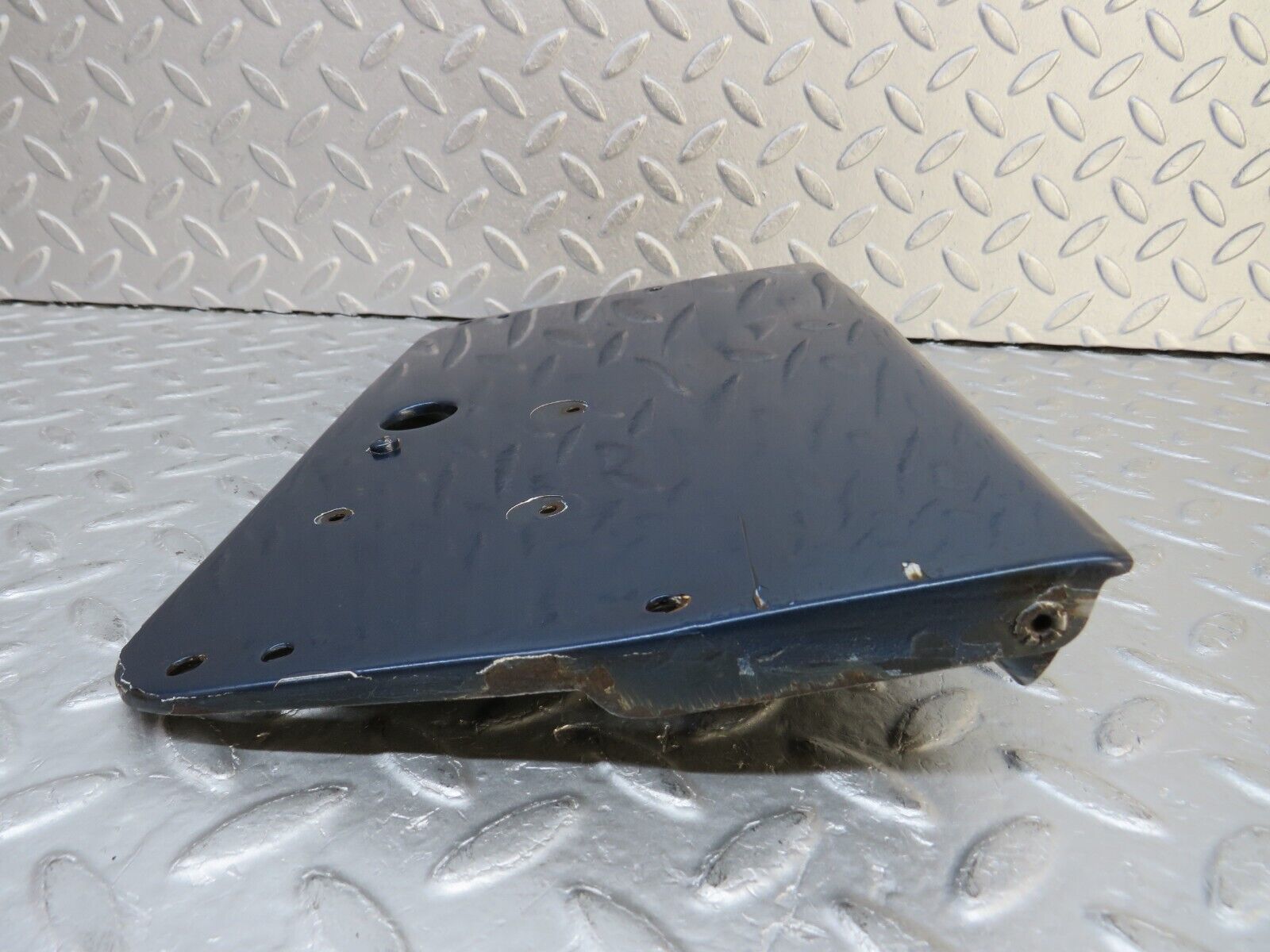 37594 Mercedes-Benz W109 300SEL Fuel Tank Flap Cap 1095840839