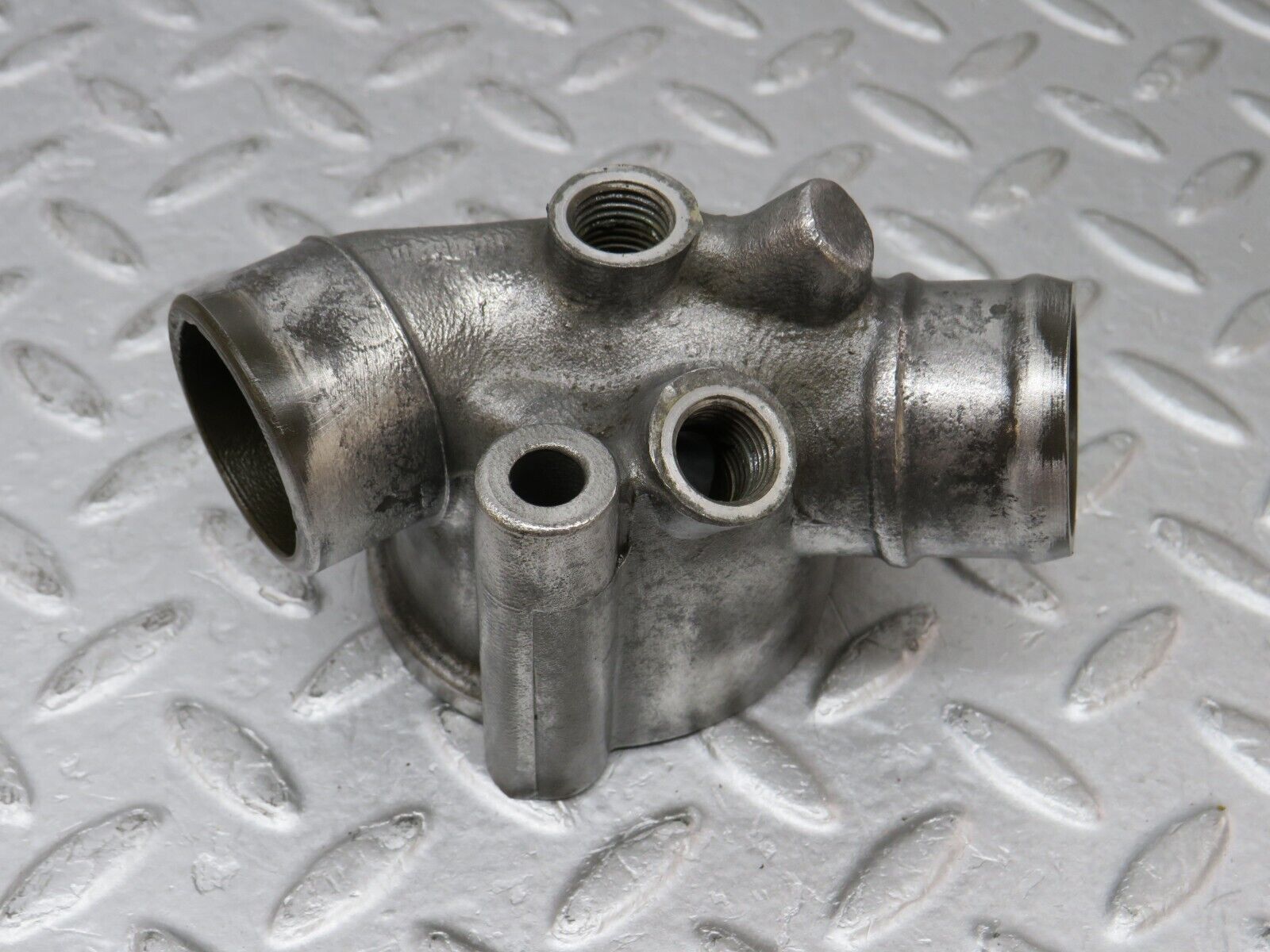 36258 Mercedes-Benz W126 420SE Water Pipe Socket