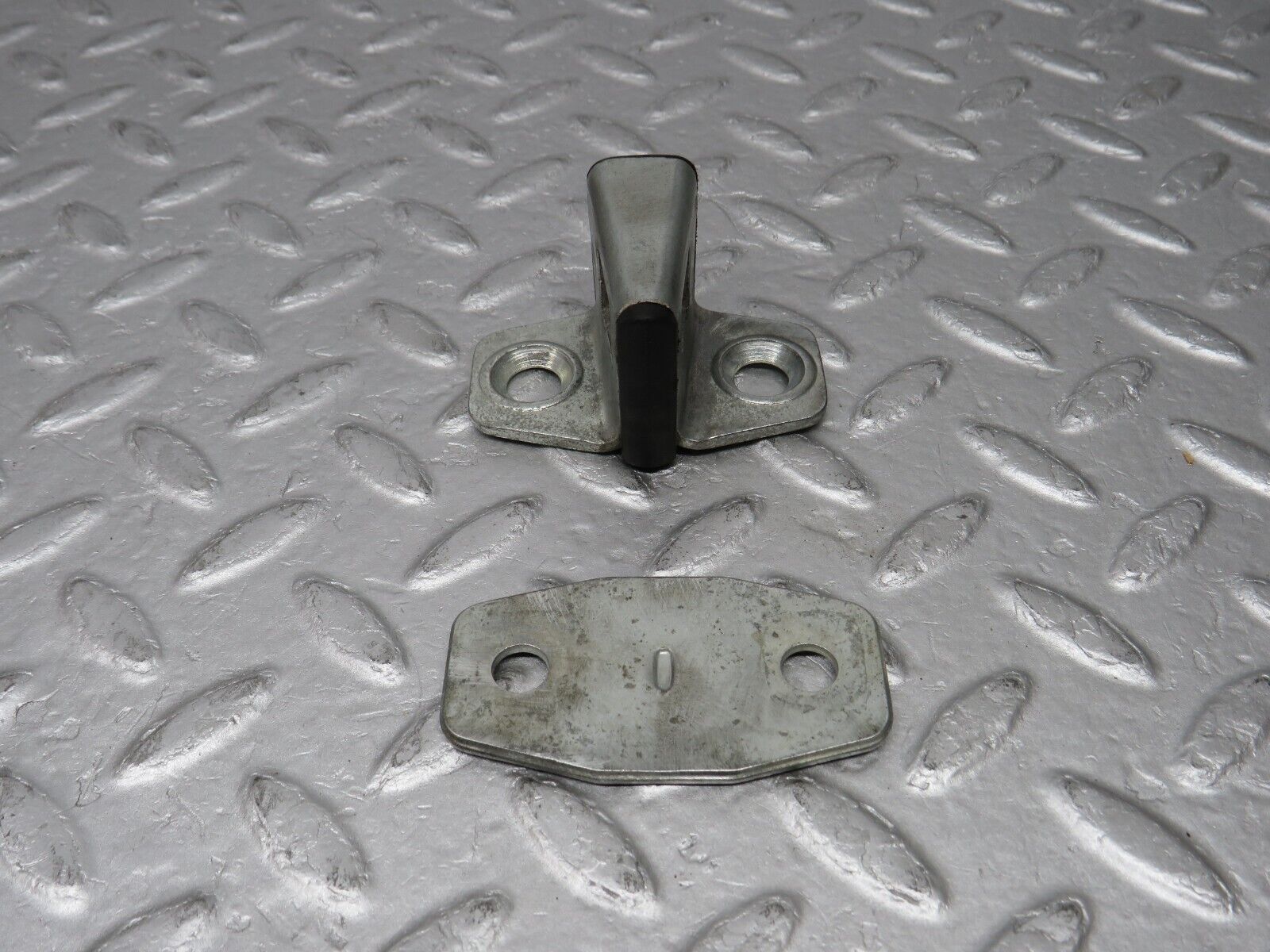 36612 Mercedes-Benz W201 190E 2.0L Door Lock Latch