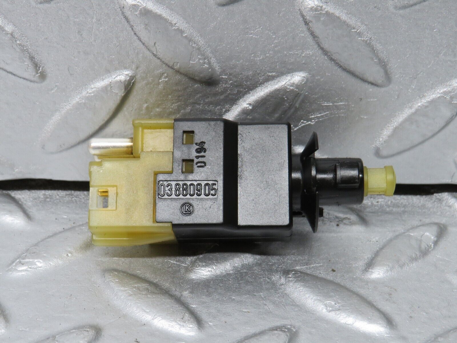 38399 Mercedes-Benz R129 280SL Coupe Brake Light Switch 0005459909 03880905