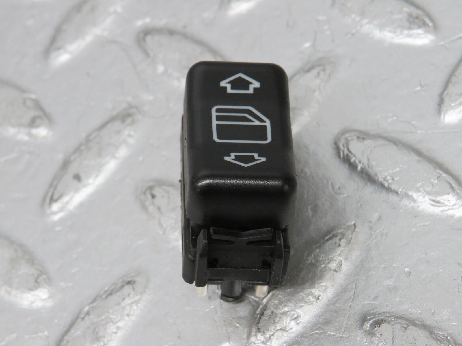 33321 Mercedes-Benz W202 C180 Electric Window Switch Right 2028205210