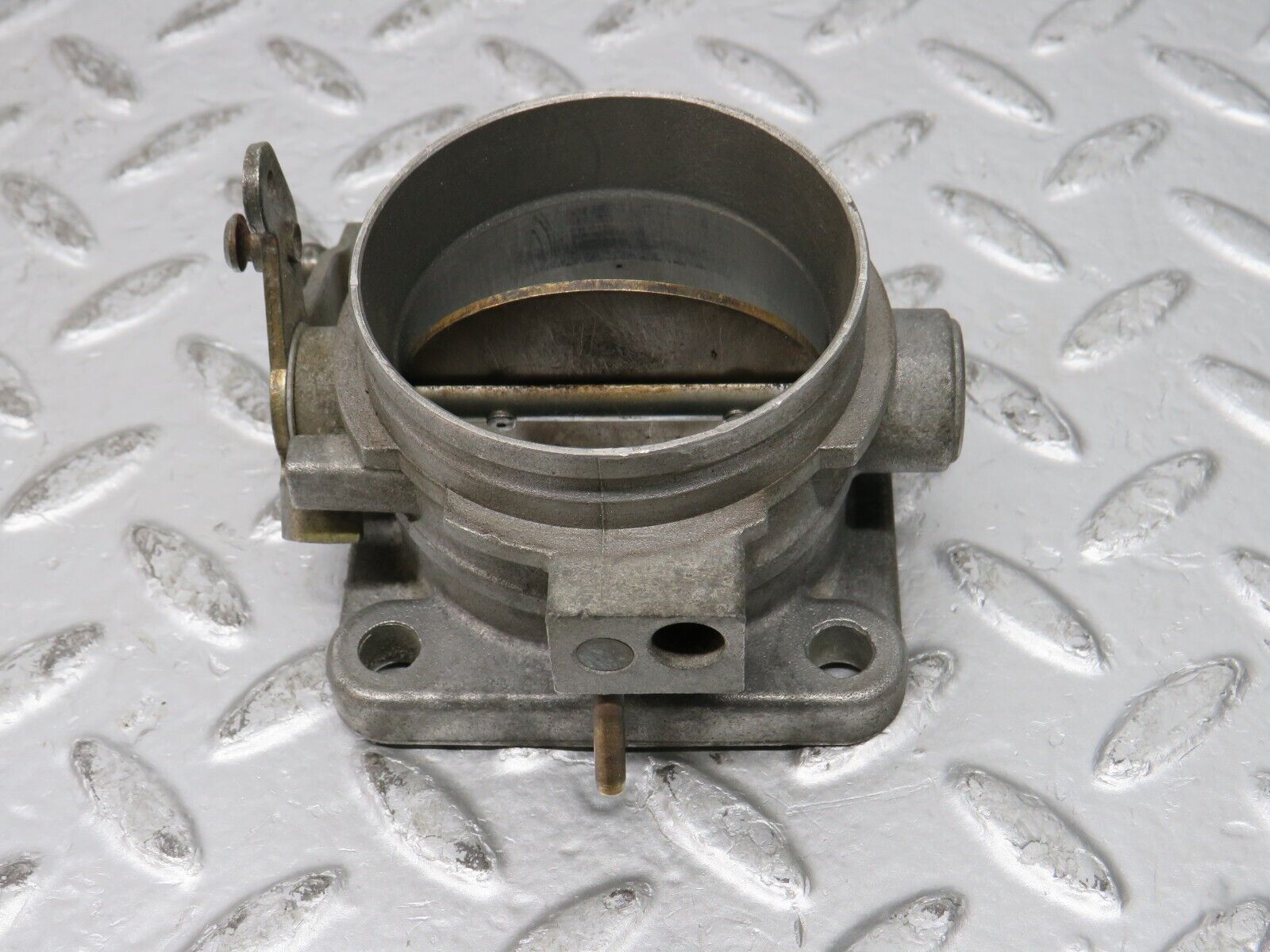 32061 Mercedes-Benz W123 230E Throttle Body Valve