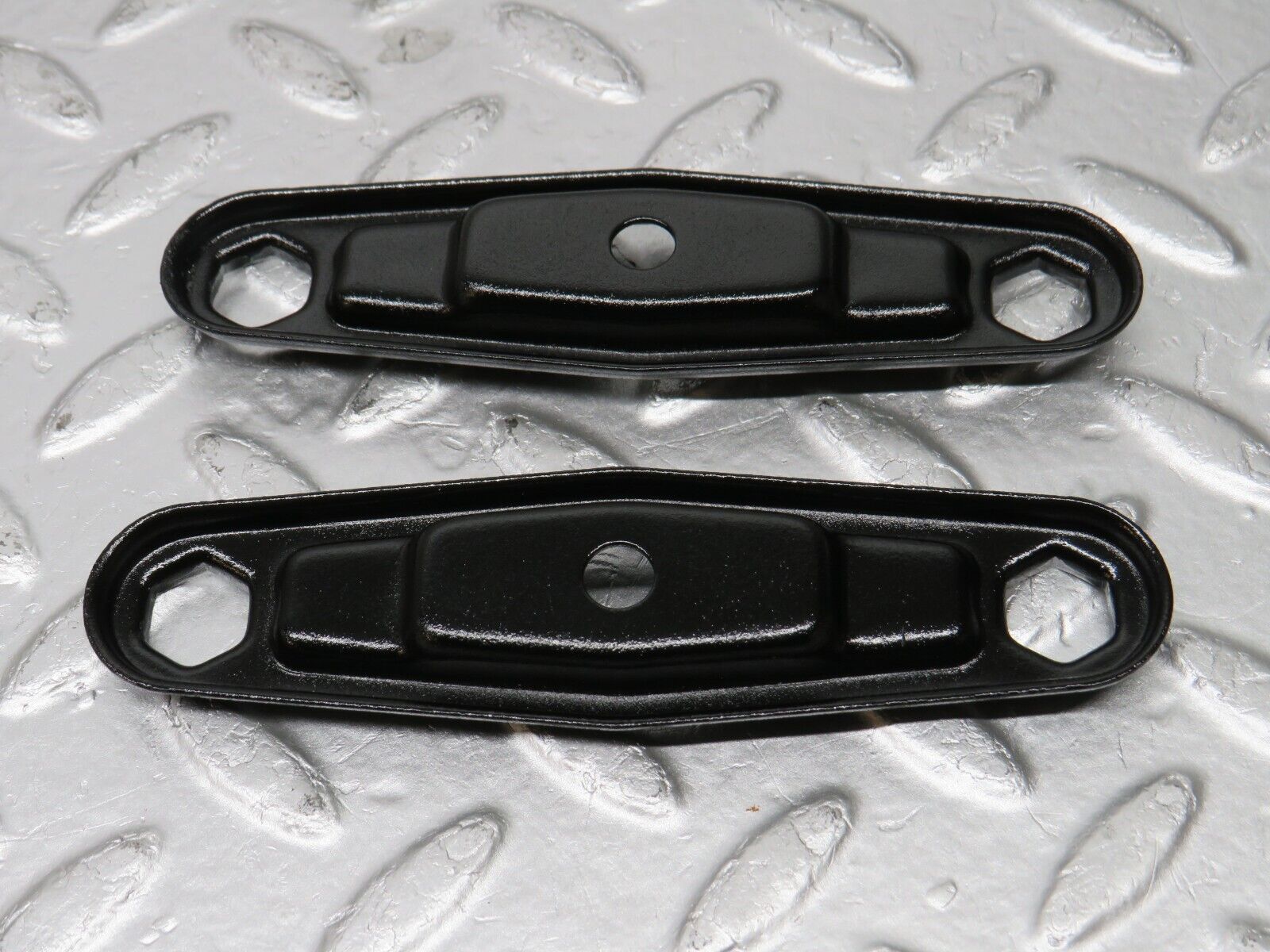 33774 Mercedes-Benz W201 190E 2.0L Fuel Injector Bracket