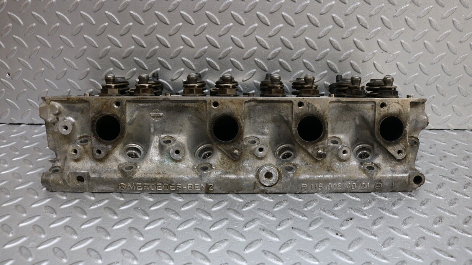 37170 Mercedes-Benz C126 420SEC Coupe Cylinder Head Left Side 1160164001