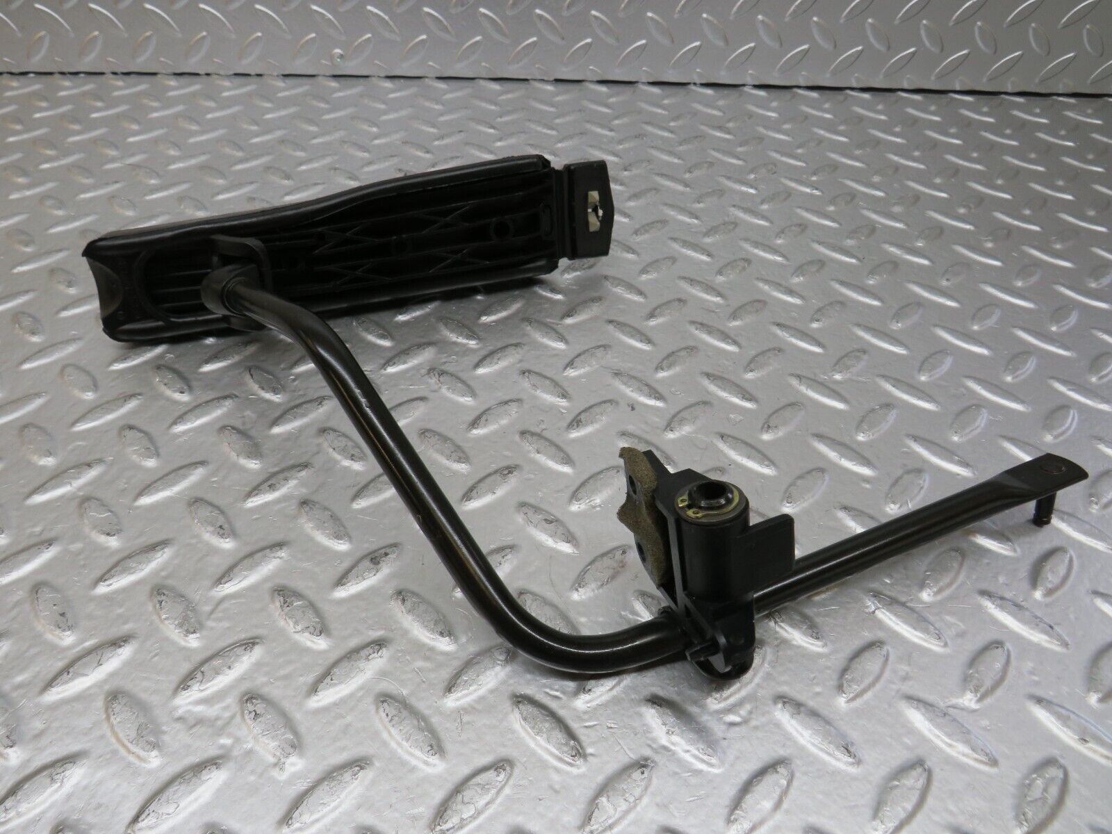 25806 Mercedes-Benz W124 280E Accelerator Pedal With Rubber 1233010082