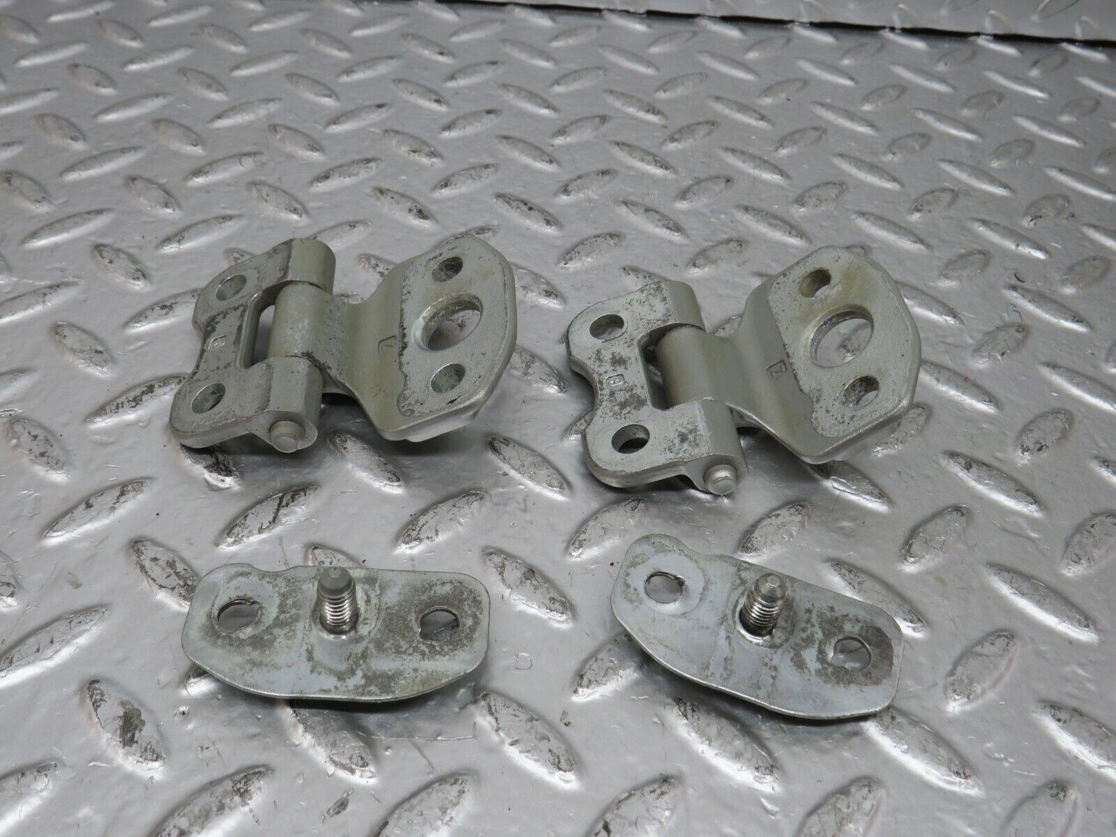 24872 Mercedes-Benz W140 S320 Left Door Hinges Pair