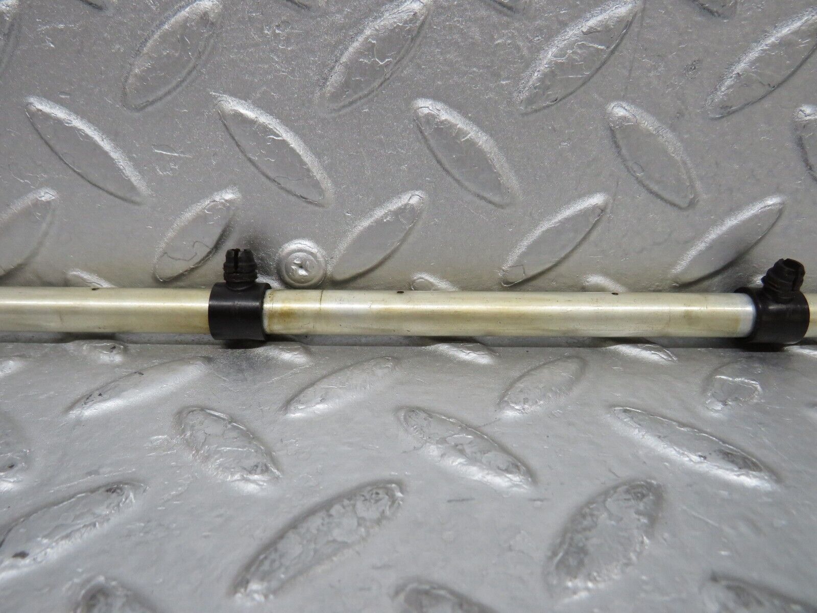 37140 Mercedes-Benz C126 420SEC Coupe Camshaft Oil Tube