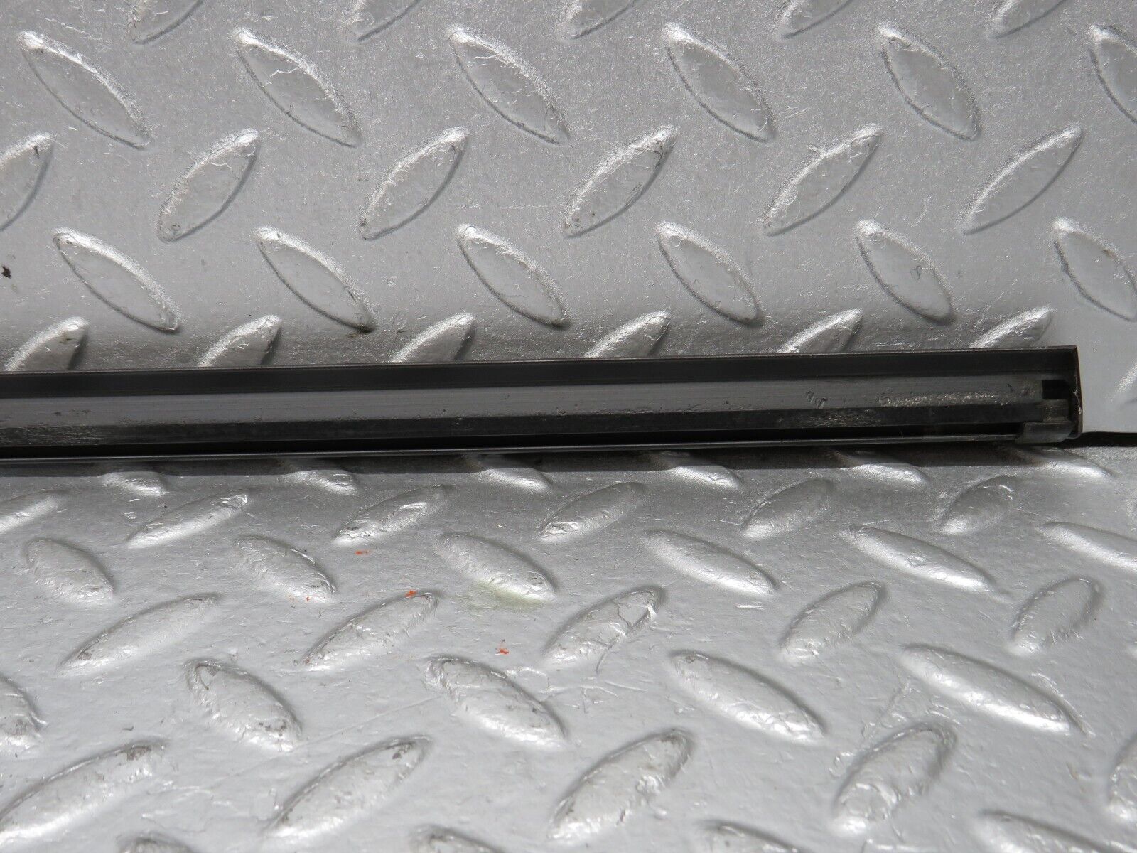 39653 Mercedes-Benz R129 320SL Coupe Right Door Window Moulding Trim