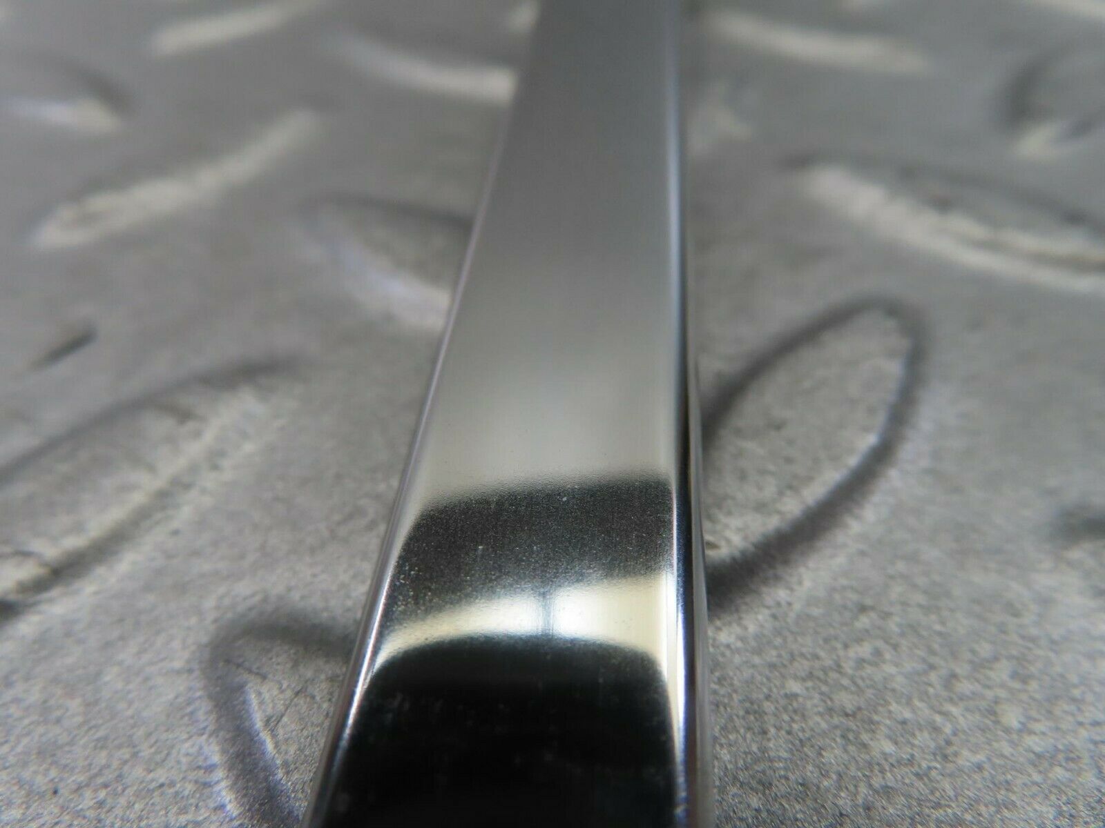 8478 Mercedes-Benz W123 Door Chrome Window Frame Front Left 1237280131