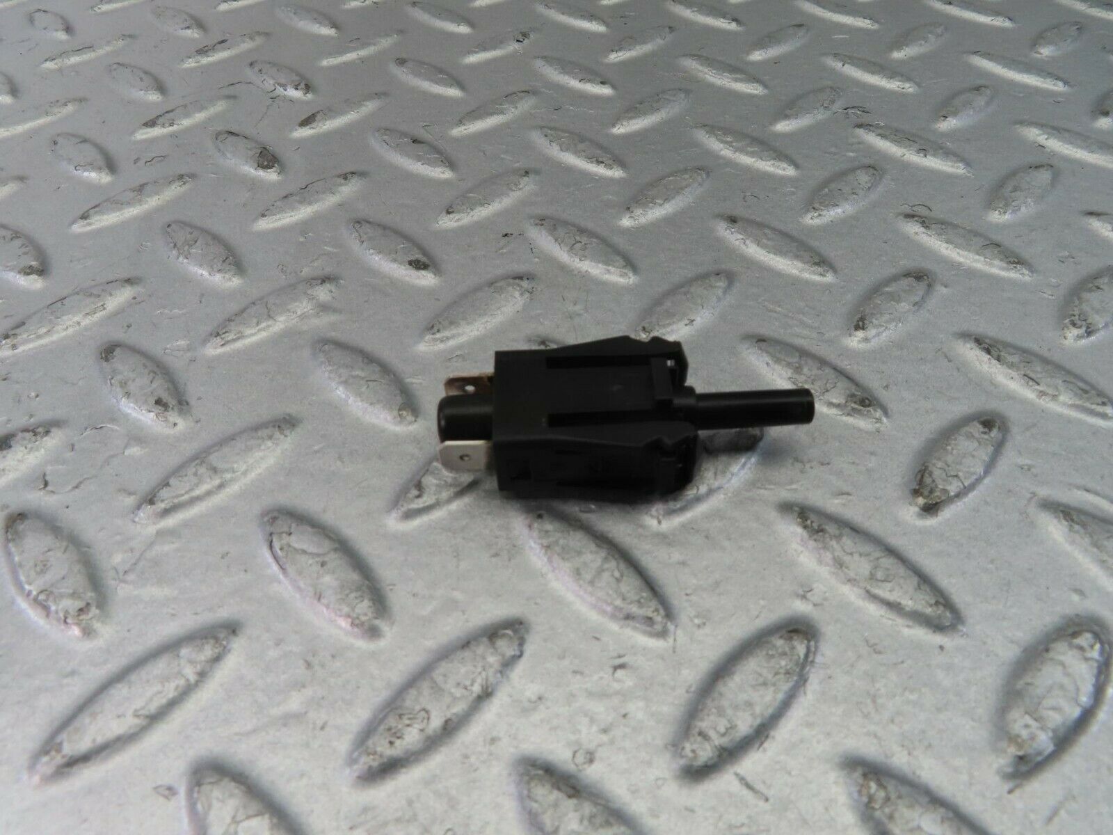 10401 Mercedes-Benz W201 190E Door Contact Switch 0015458714