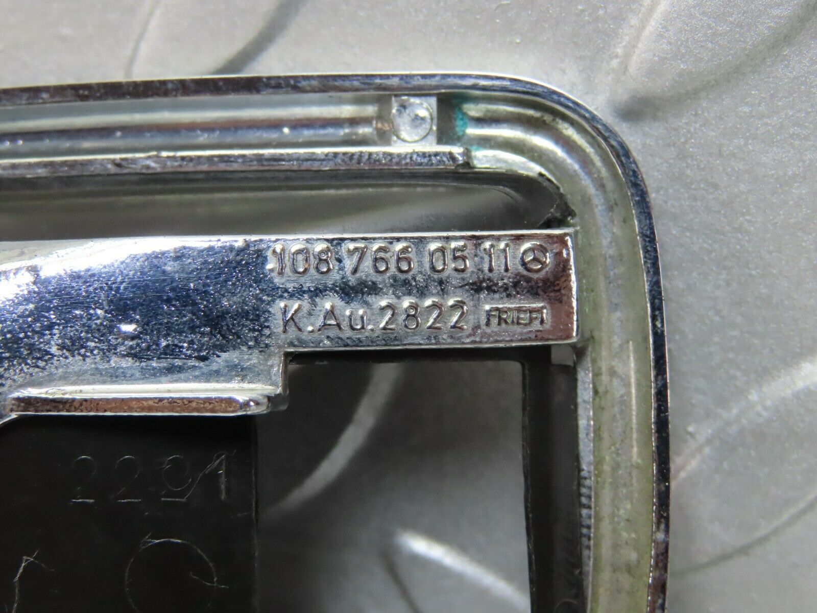 7904 Mercedes-Benz W115 220D Chrome Frame For Door Handle Left 1087660511