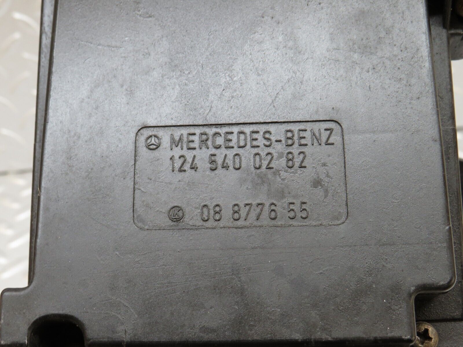 34213 Mercedes-Benz W124 260E Fuse Box 1245401150 1245400282 1245400182