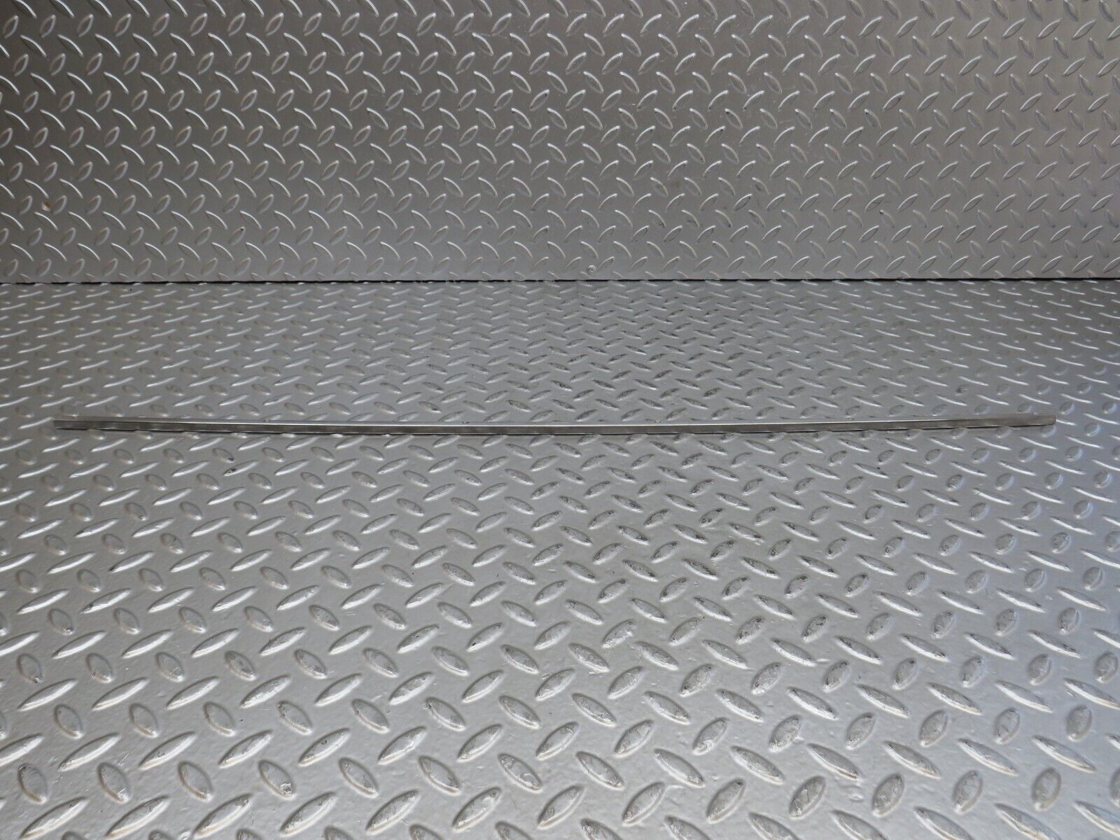 28153 Mercedes-Benz W123 280E Sunroof Chrome Trim