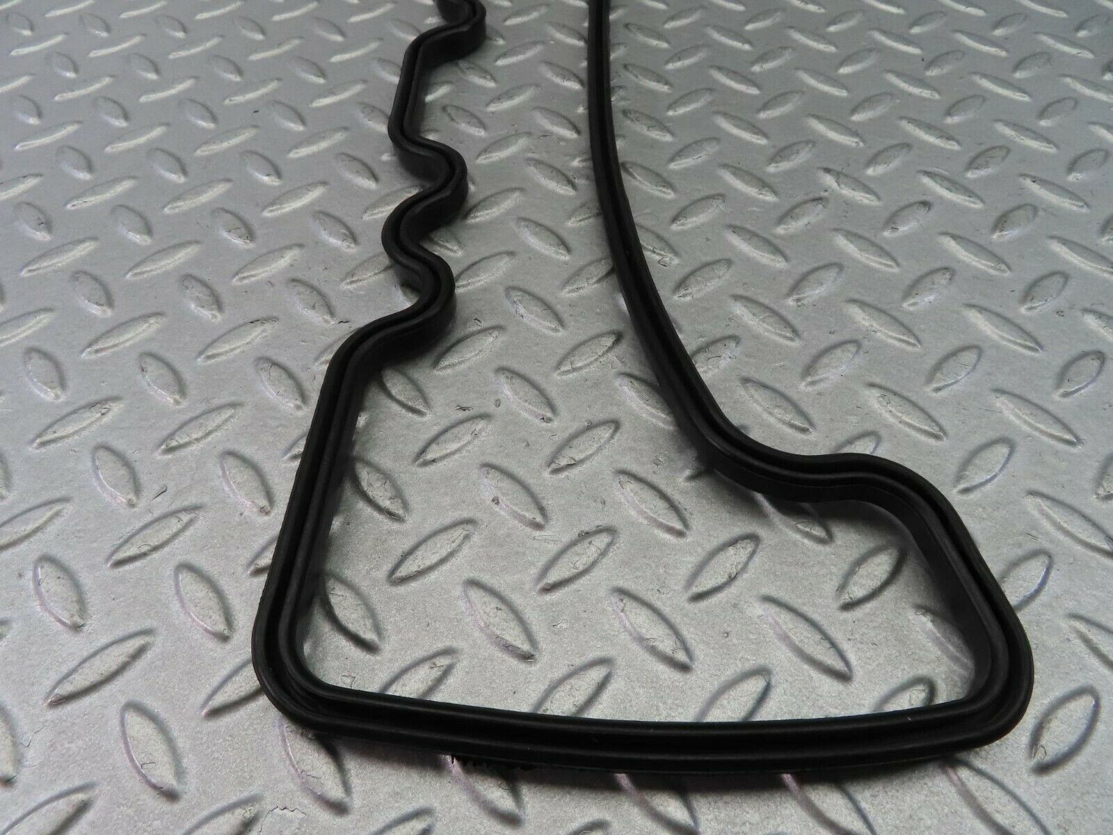 8105 Mercedes-Benz W108 Valve Cover Gasket Seal 1300160221