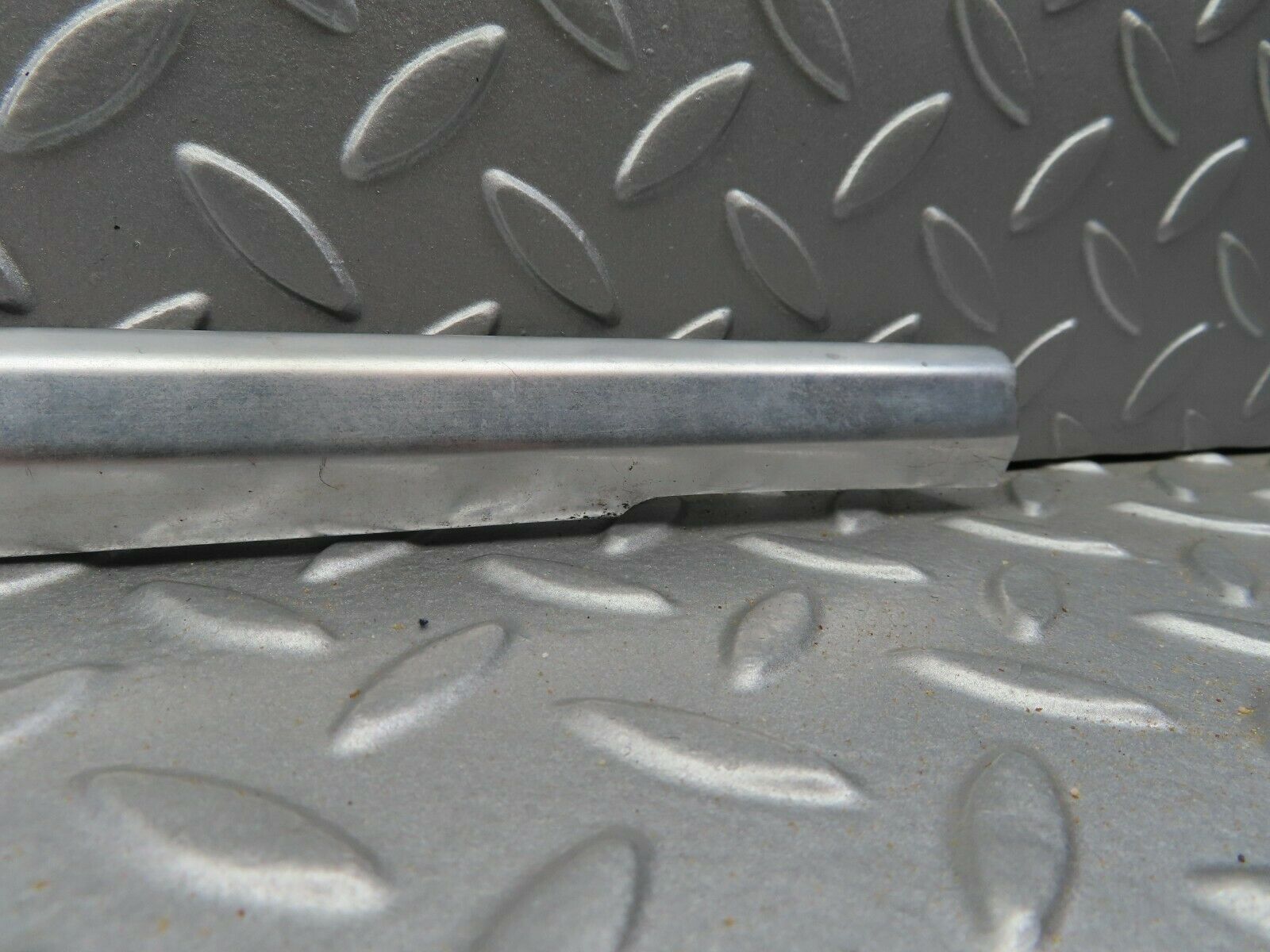 6205 Mercedes-Benz W126 380SE Front Right Door Chrome Moulding Trim