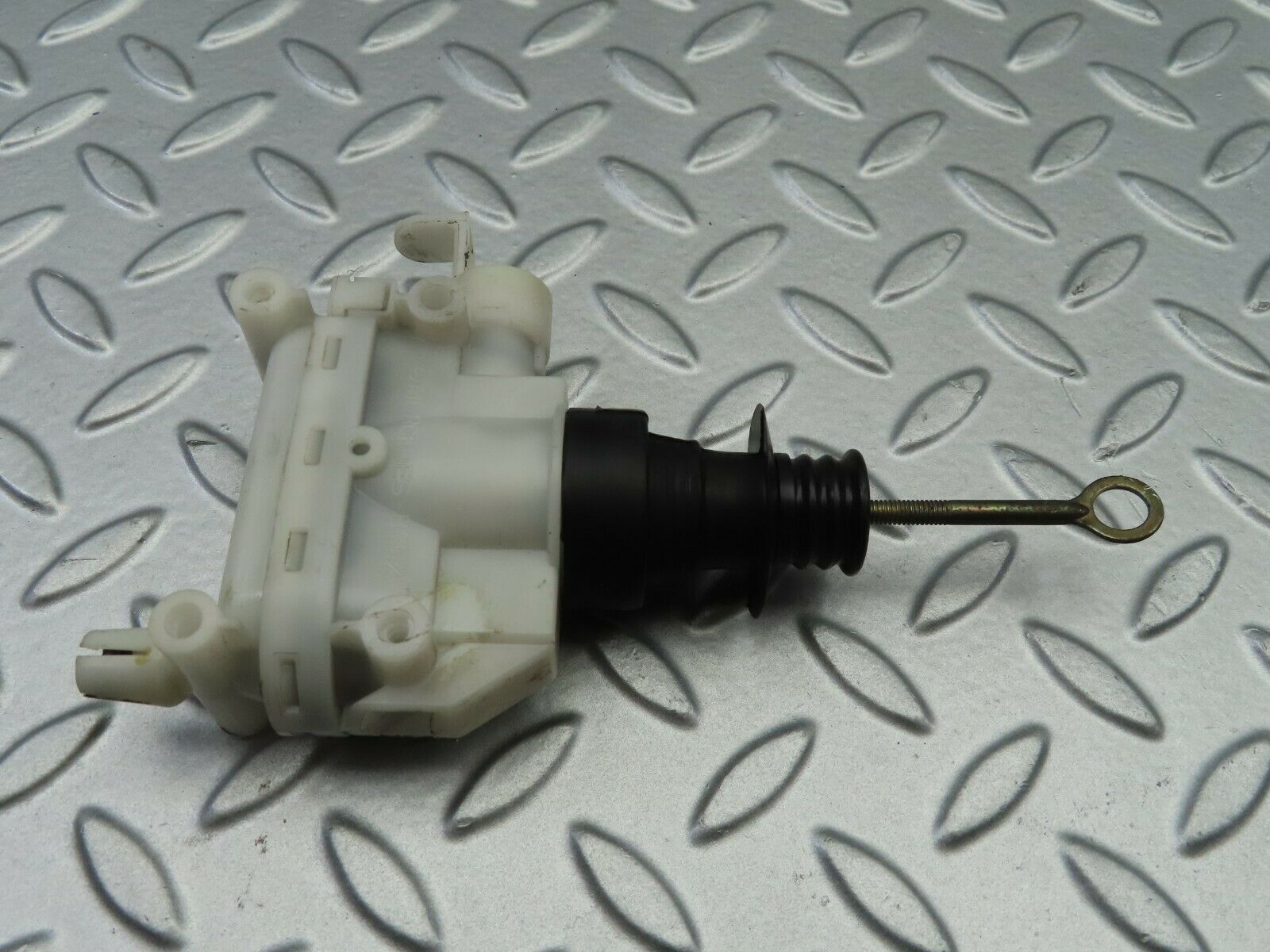 6577 Mercedes-Benz S124 E220 Wagon Door Lock Vacuum Actuator Front Right