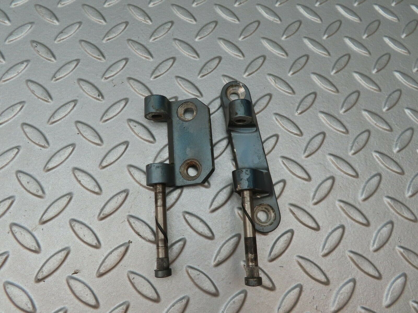 4106 Mercedes-Benz W108 280SE Door Hinges Front Left