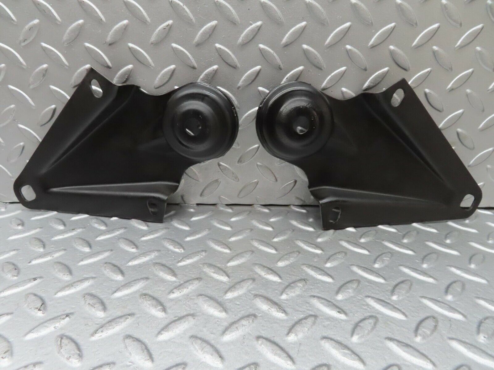 13203 Mercedes-Benz W111 220S Rear Suspension Axle Mounting Bracket