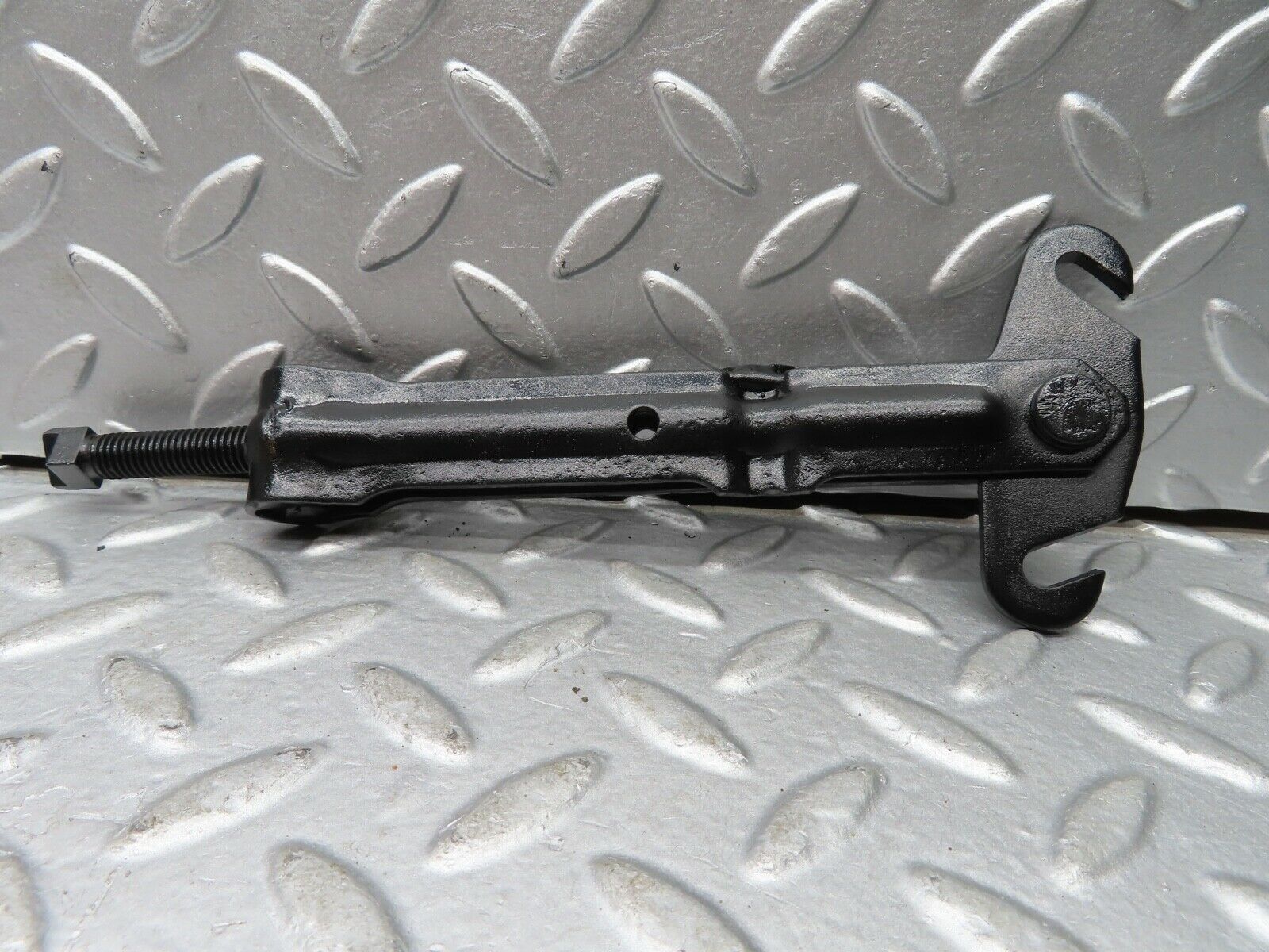 20947 Mercedes-Benz W114 250CE Coupe Handbrake Regulator