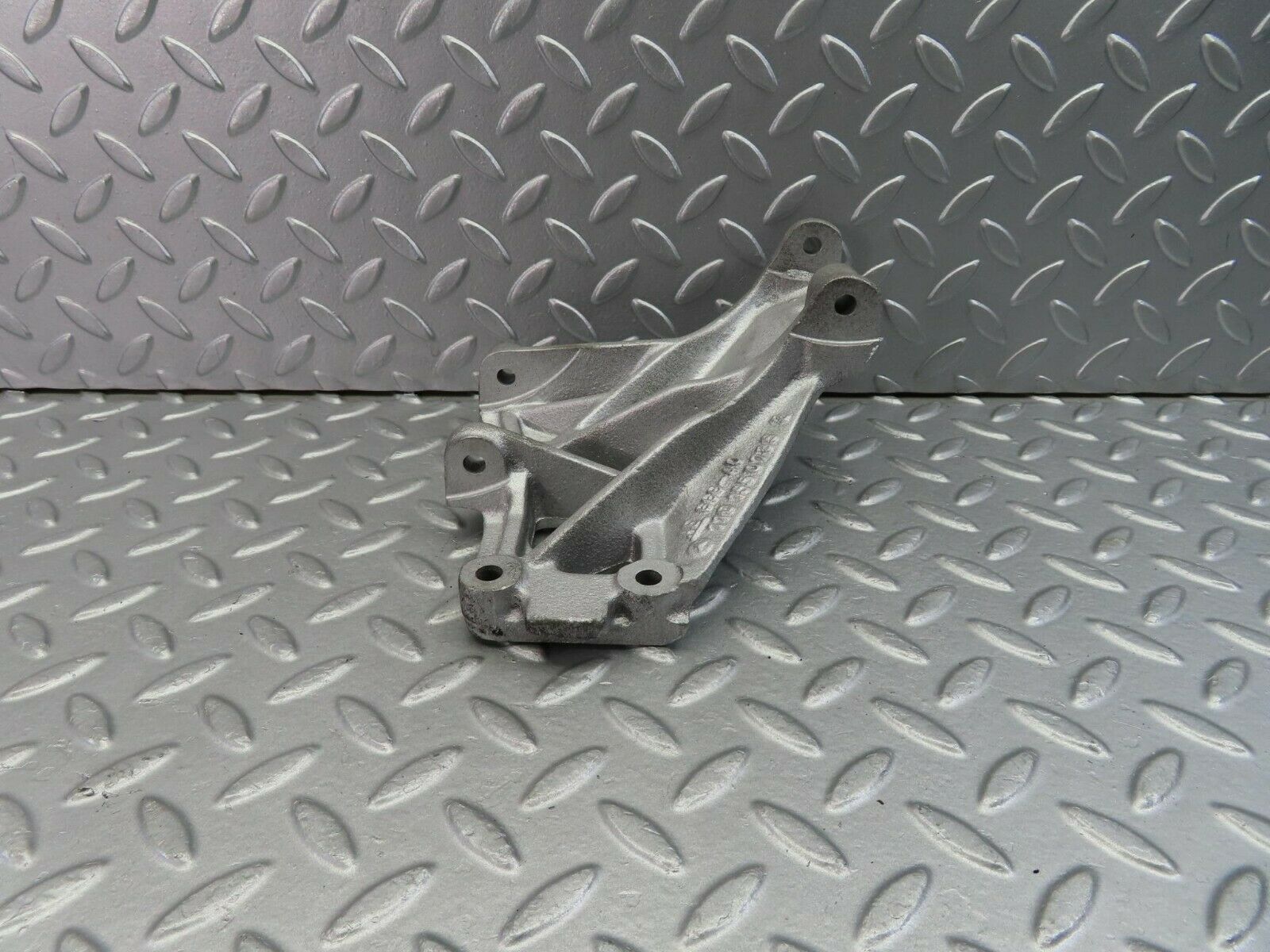 9820 Mercedes-Benz C123 280CE Coupe Alternator Bracket 1101550735