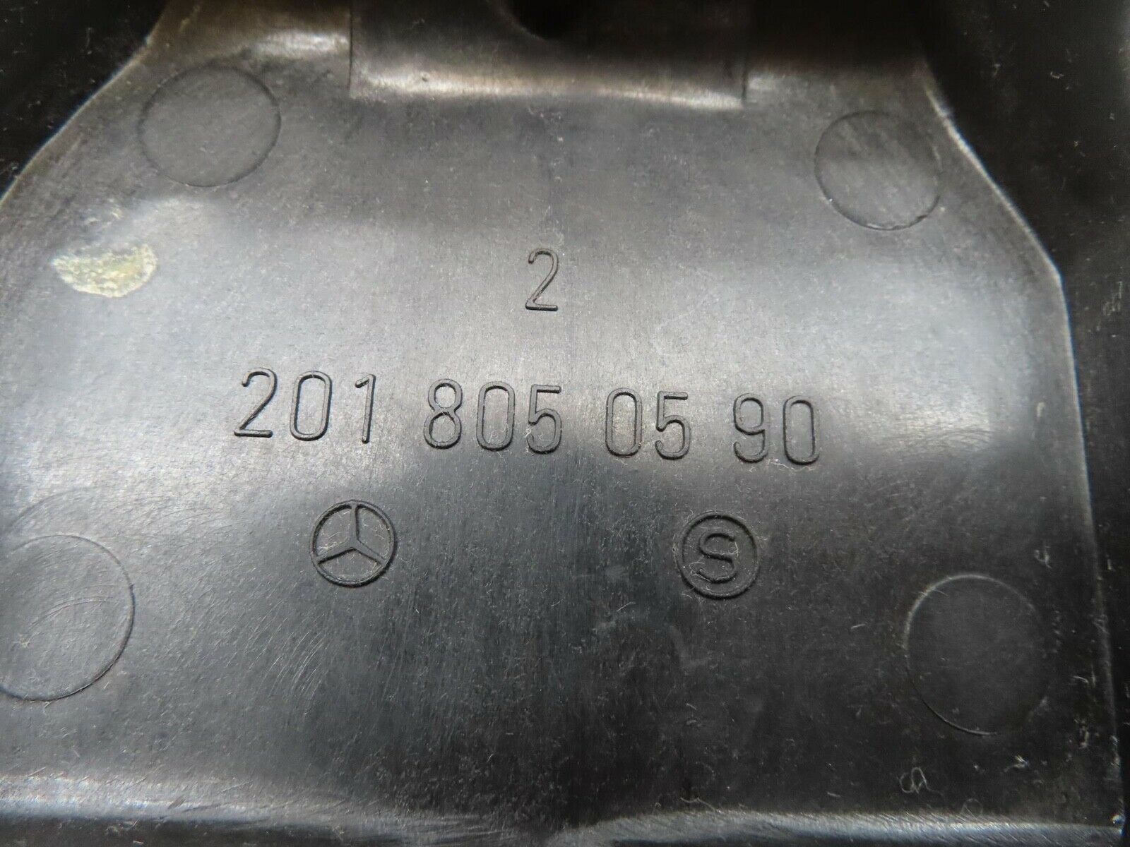 14782 Mercedes-Benz W201 190E Rear Door Lock Vacuum Actuator Cover 2018050590