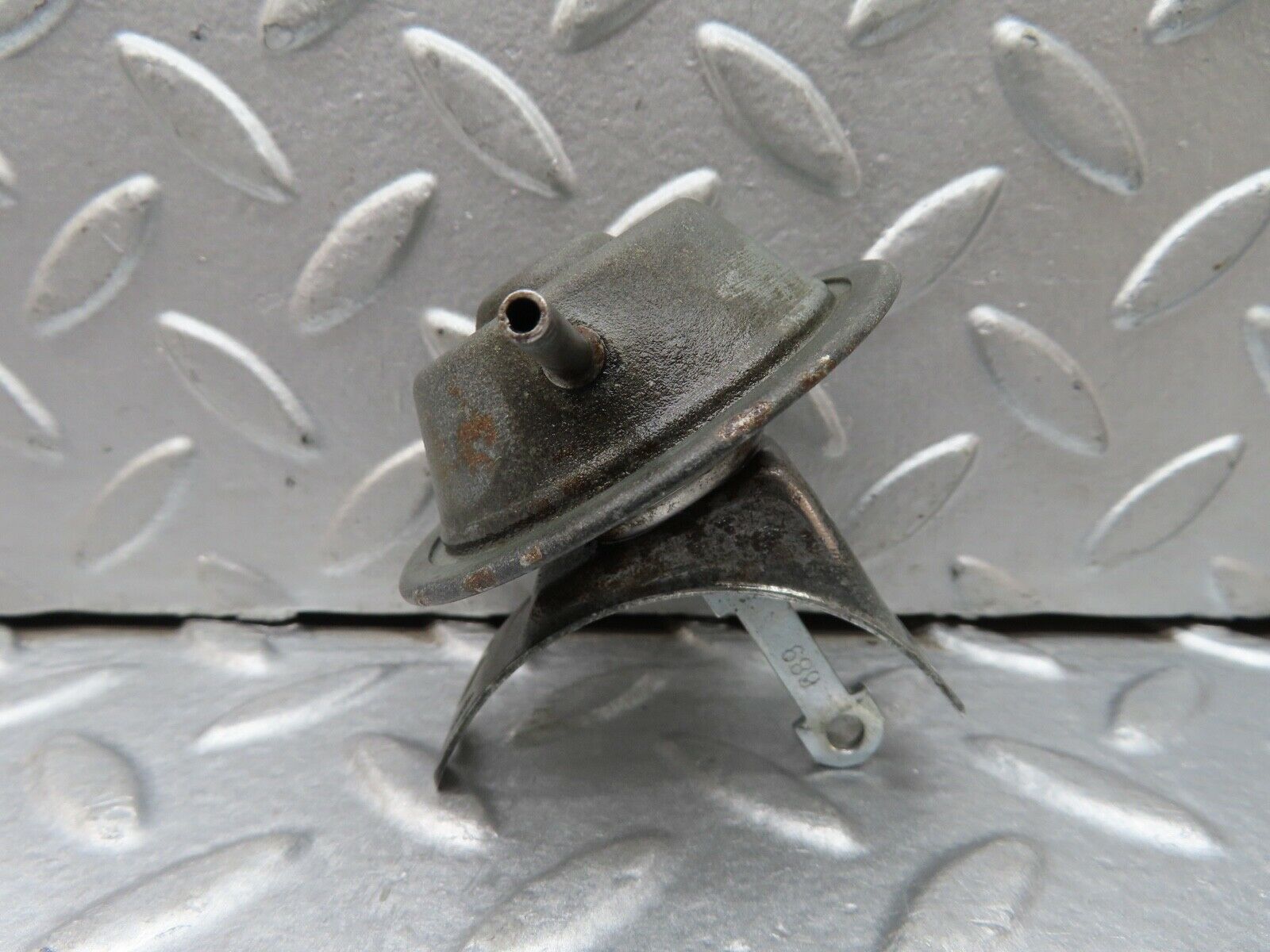 18425 Mercedes-Benz W111 220SE Coupe Ignition Distributor Vacuum Control Valve