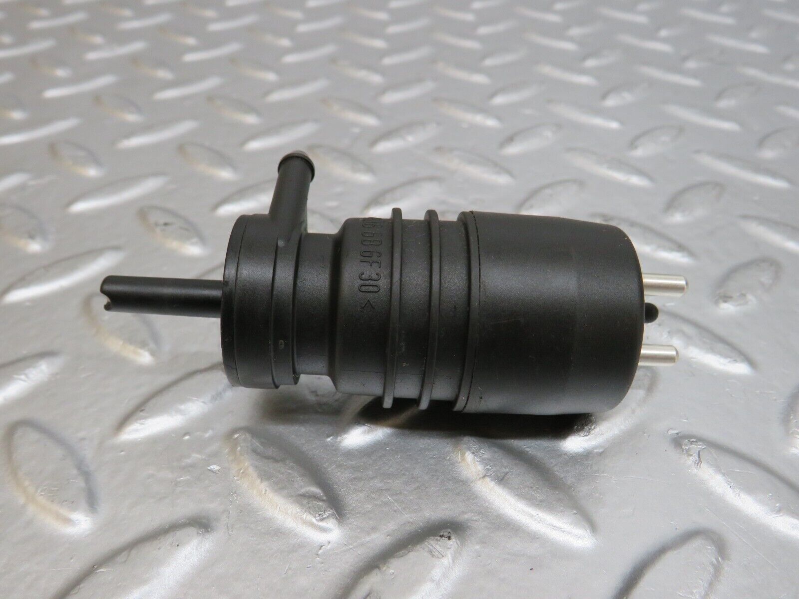 25451 Mercedes-Benz W123 200 Windscreen Washer Pump