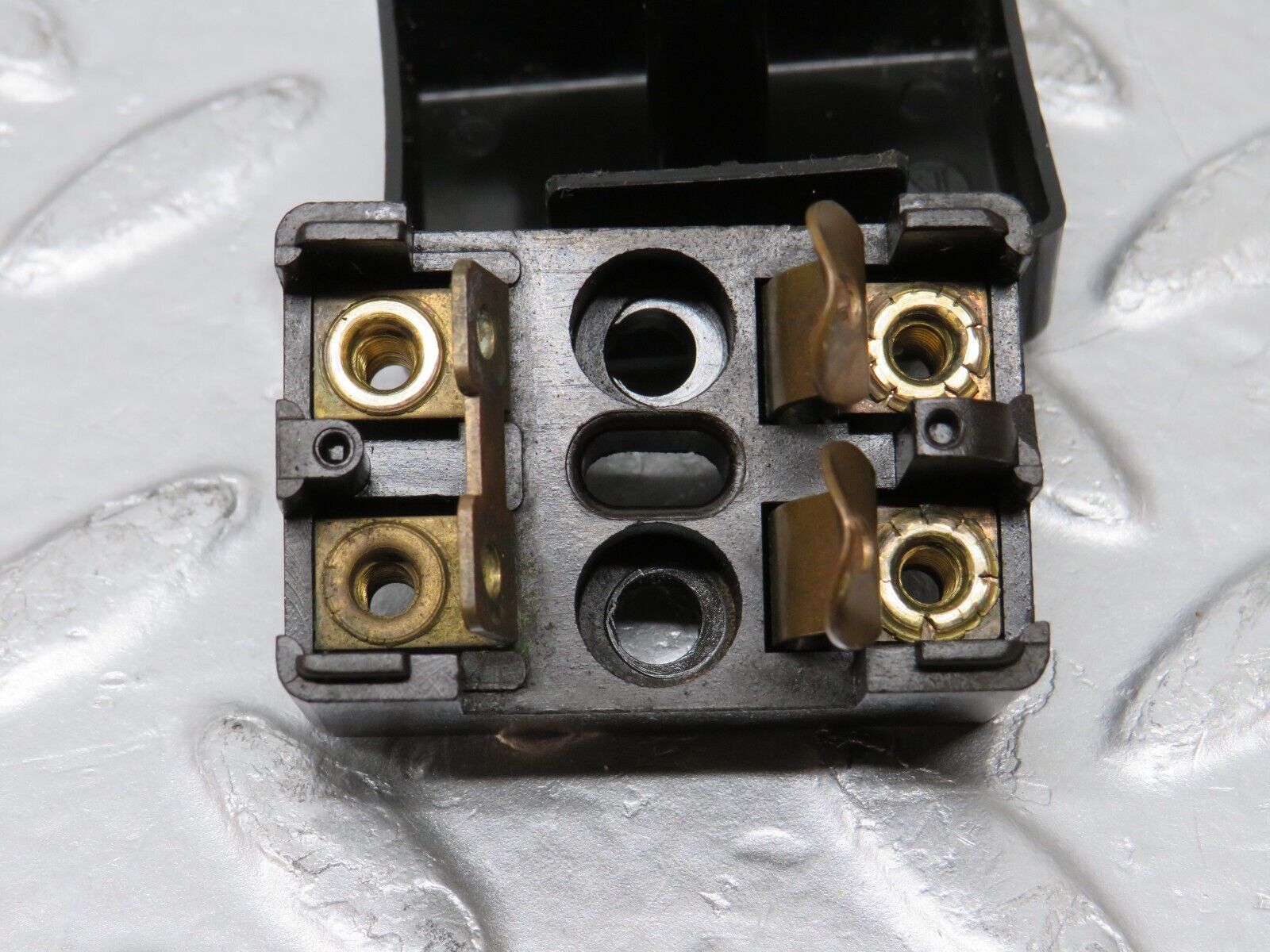 37919 Mercedes-Benz A124 320E Cabriolet Fuse Box Connector
