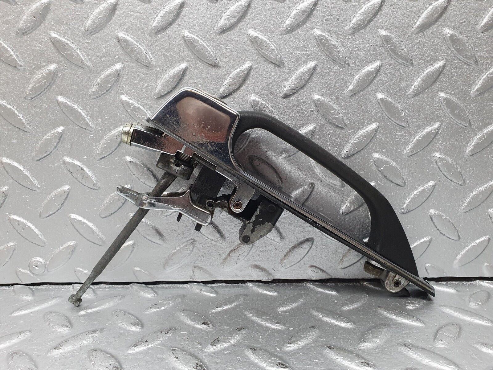 40751 Mercedes-Benz W123 300D Front Left Door Exterior Handle No Key