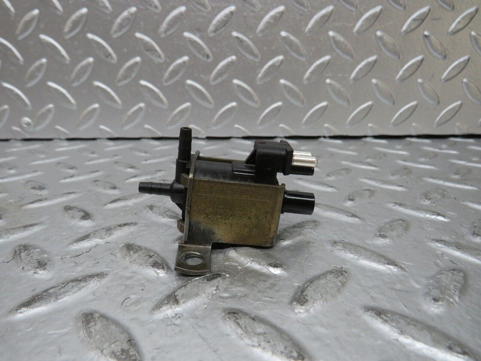 27400 Mercedes-Benz W123 280E Vacuum Control Valve Pierburg 0015407097