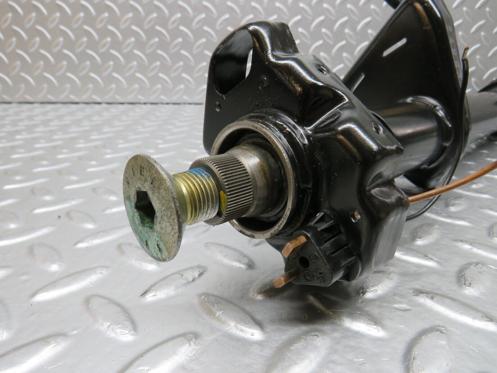 26762 Mercedes-Benz W123 240D Steering Column