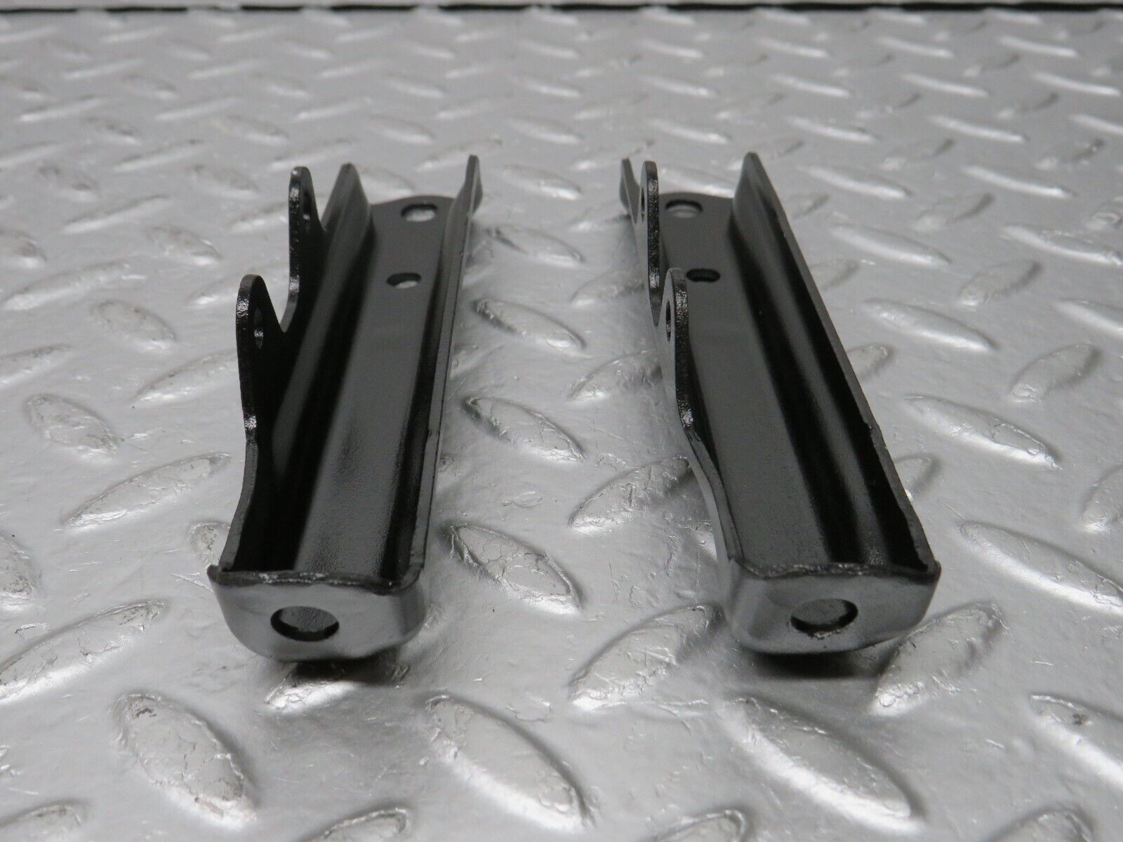 32671 Mercedes-Benz S124 300TE Wagon Air Intake Manifold Bracket