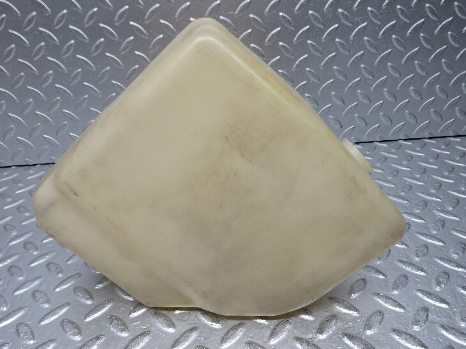 0101 Mercedes-Benz W116 350SE Windscreen Washer Fluid Tank