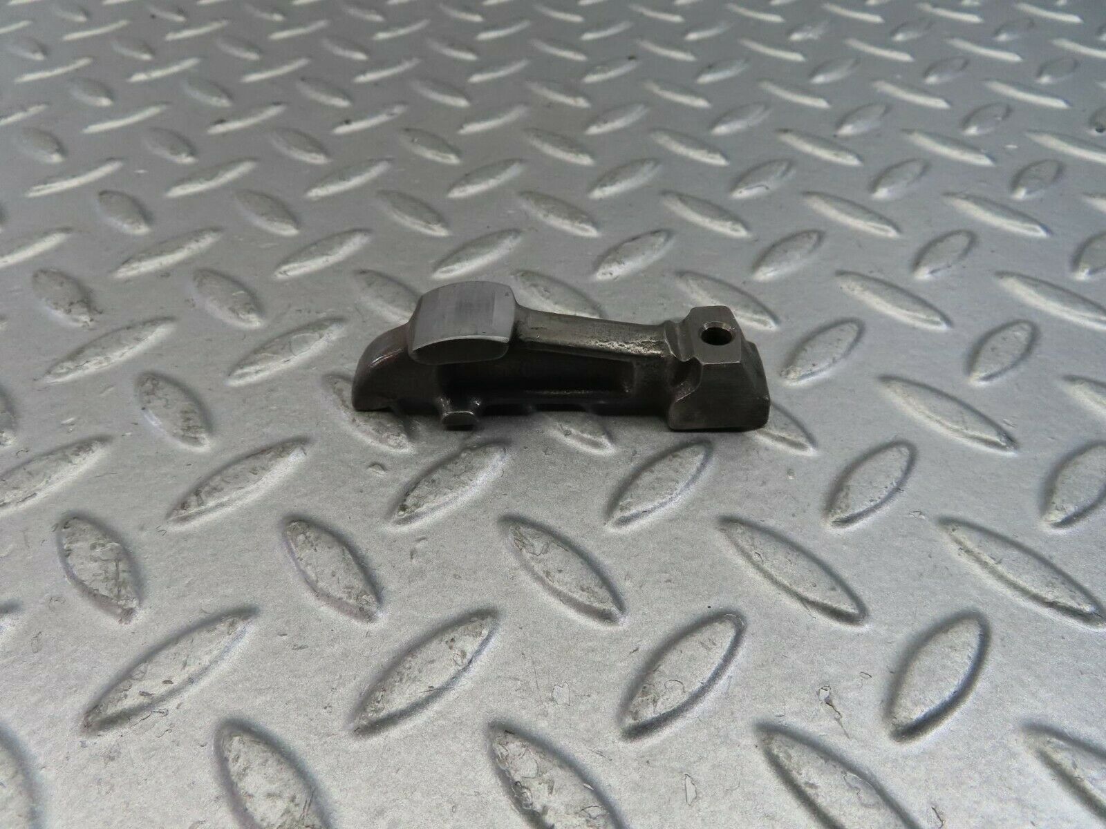 9137 Mercedes-Benz W108 Valve Rocker Arm With Retaining Spring