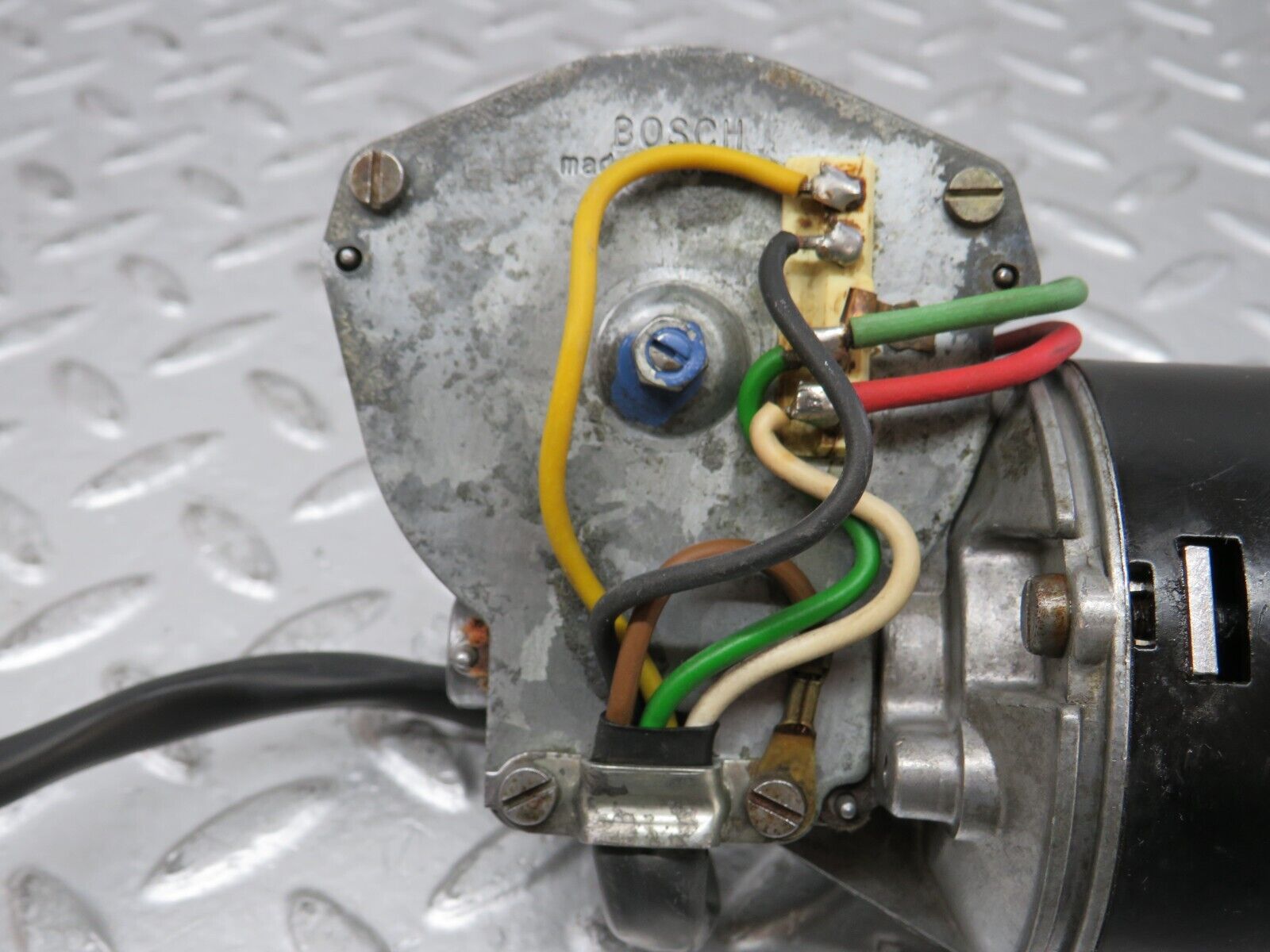 26923 Mercedes-Benz W123 240D Wiper Motor Bosch 0390341077