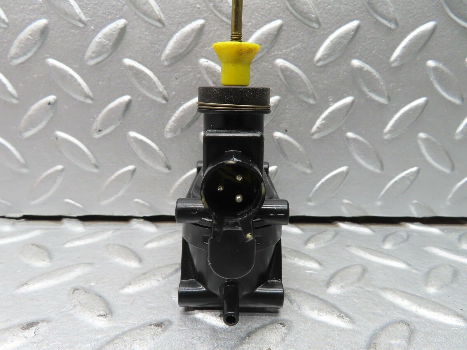 21568 Mercedes-Benz W126 300SE Trunk Lock Vacuum Actuator