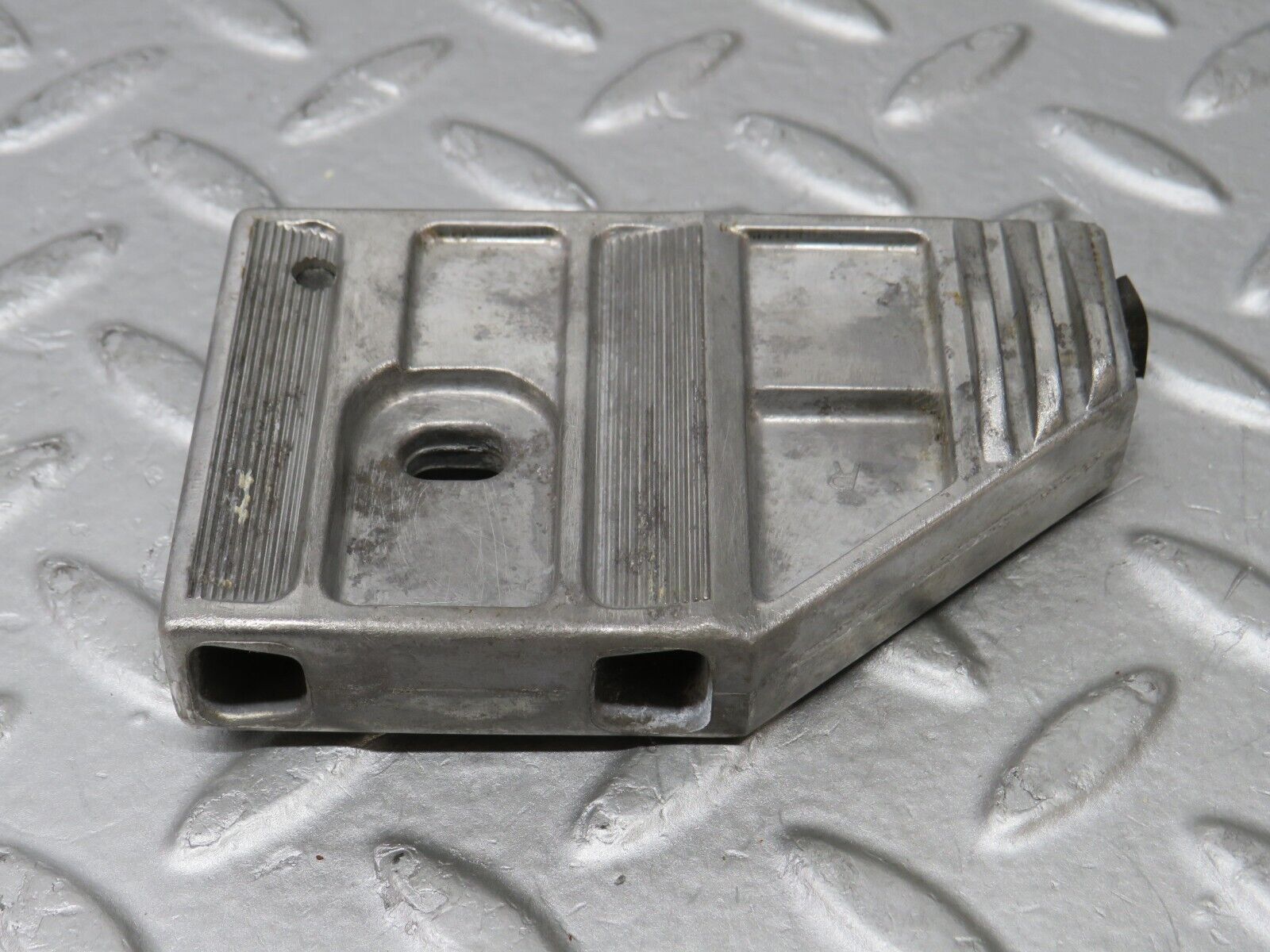 36885 Mercedes-Benz C126 420SEC Coupe Door Window Guide Bracket 1267250632