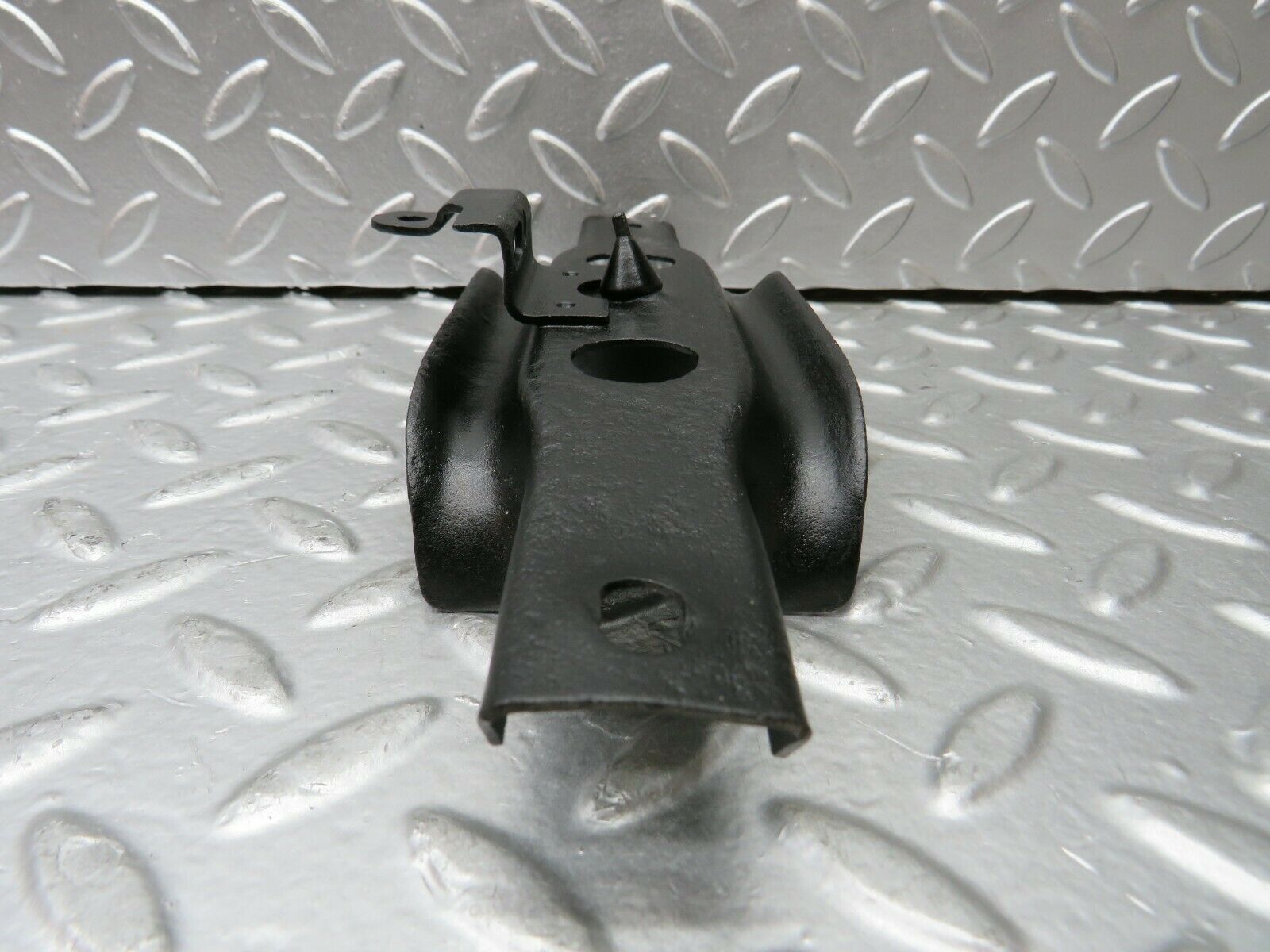 22916 Mercedes-Benz C107 450SLC Coupe Exhaust Bracket