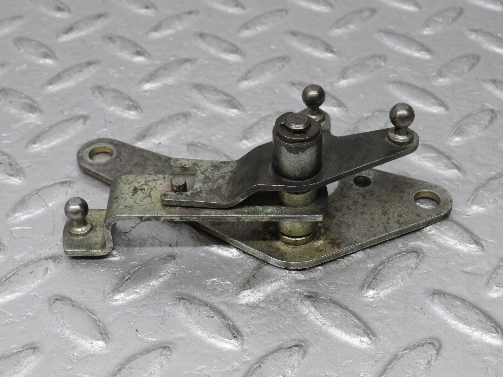 37563 Mercedes-Benz W109 300SEL Throttle Linkage