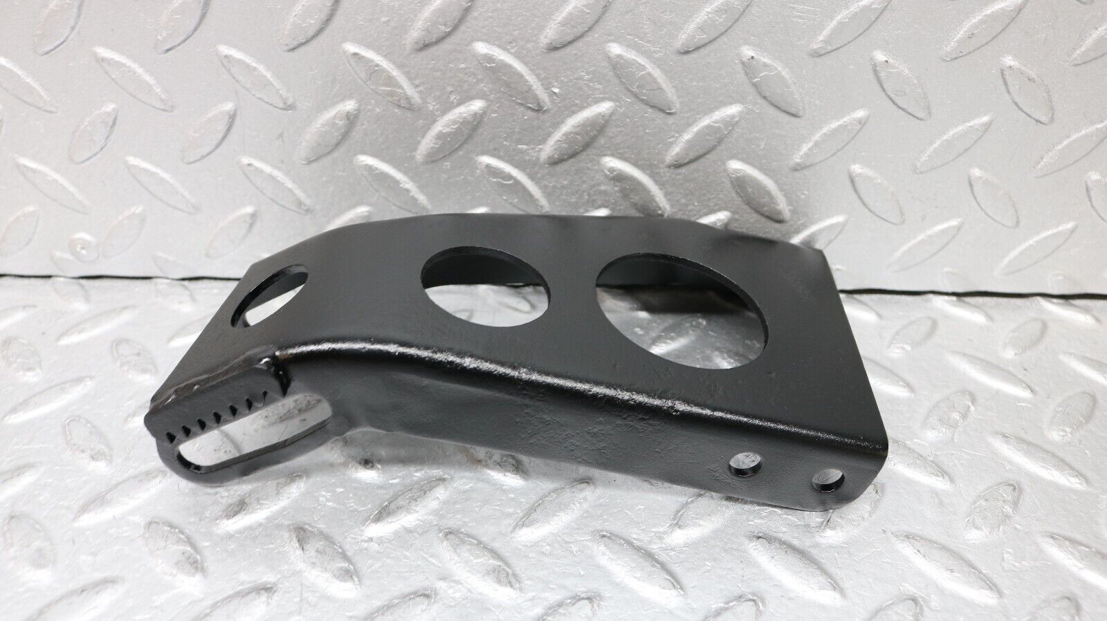 37229 Mercedes-Benz C126 420SEC Coupe Alternator Generator Bracket