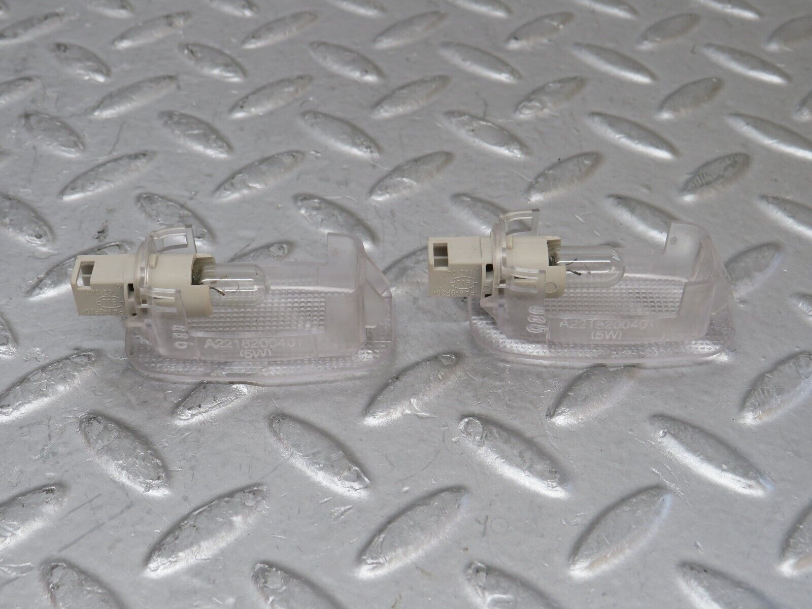 35134 Mercedes-Benz W221 Dome Light 2x 2218200401