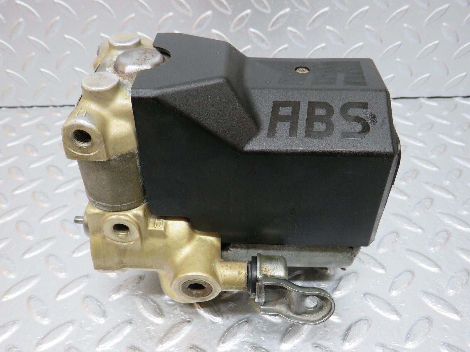 32429 Mercedes-Benz S124 300TE Wagon ABS Pump Bosch 0265200043